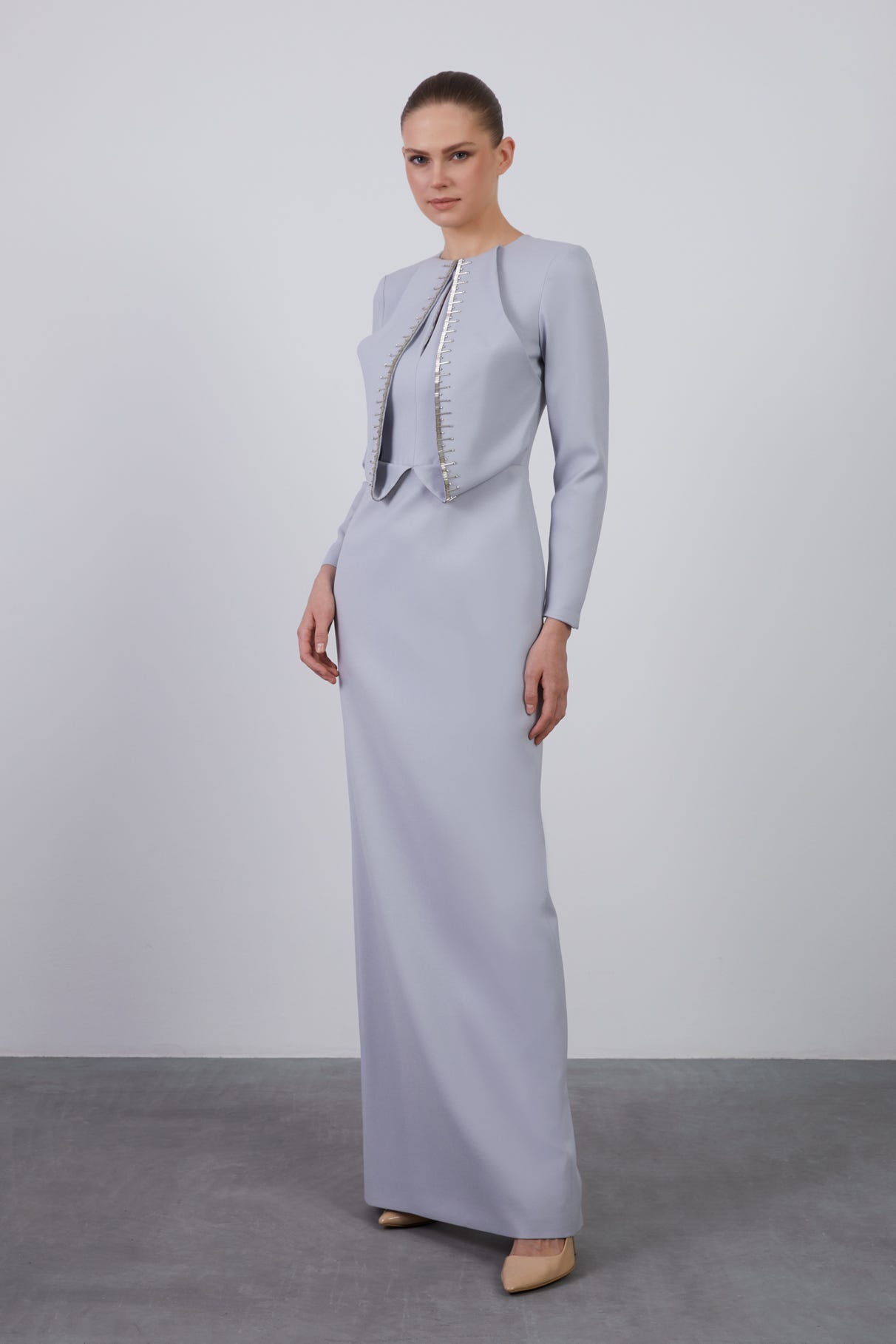 Önü İşleme Model Detaylı Arkası Yırtmaçlı Uzun Abiye Elbise