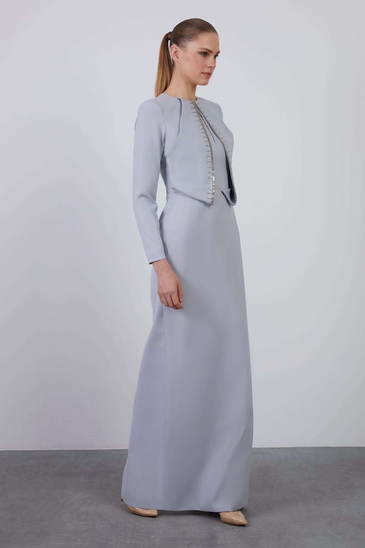 Önü İşleme Model Detaylı Arkası Yırtmaçlı Uzun Abiye Elbise