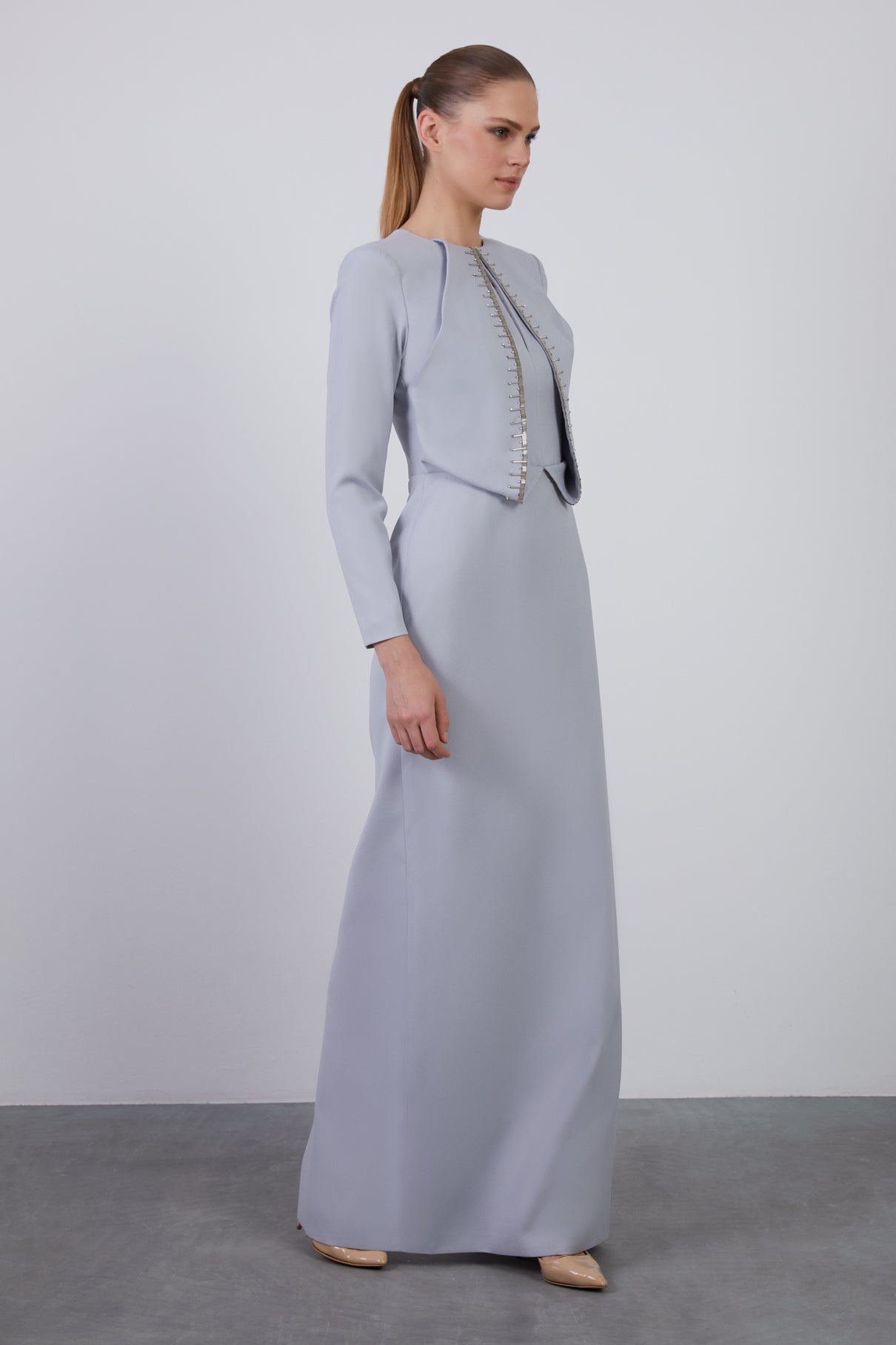 Önü İşleme Model Detaylı Arkası Yırtmaçlı Uzun Abiye Elbise