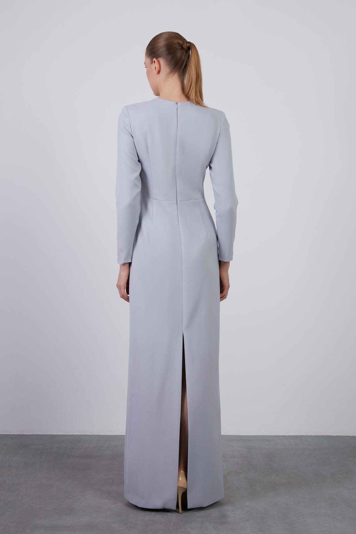 Önü İşleme Model Detaylı Arkası Yırtmaçlı Uzun Abiye Elbise