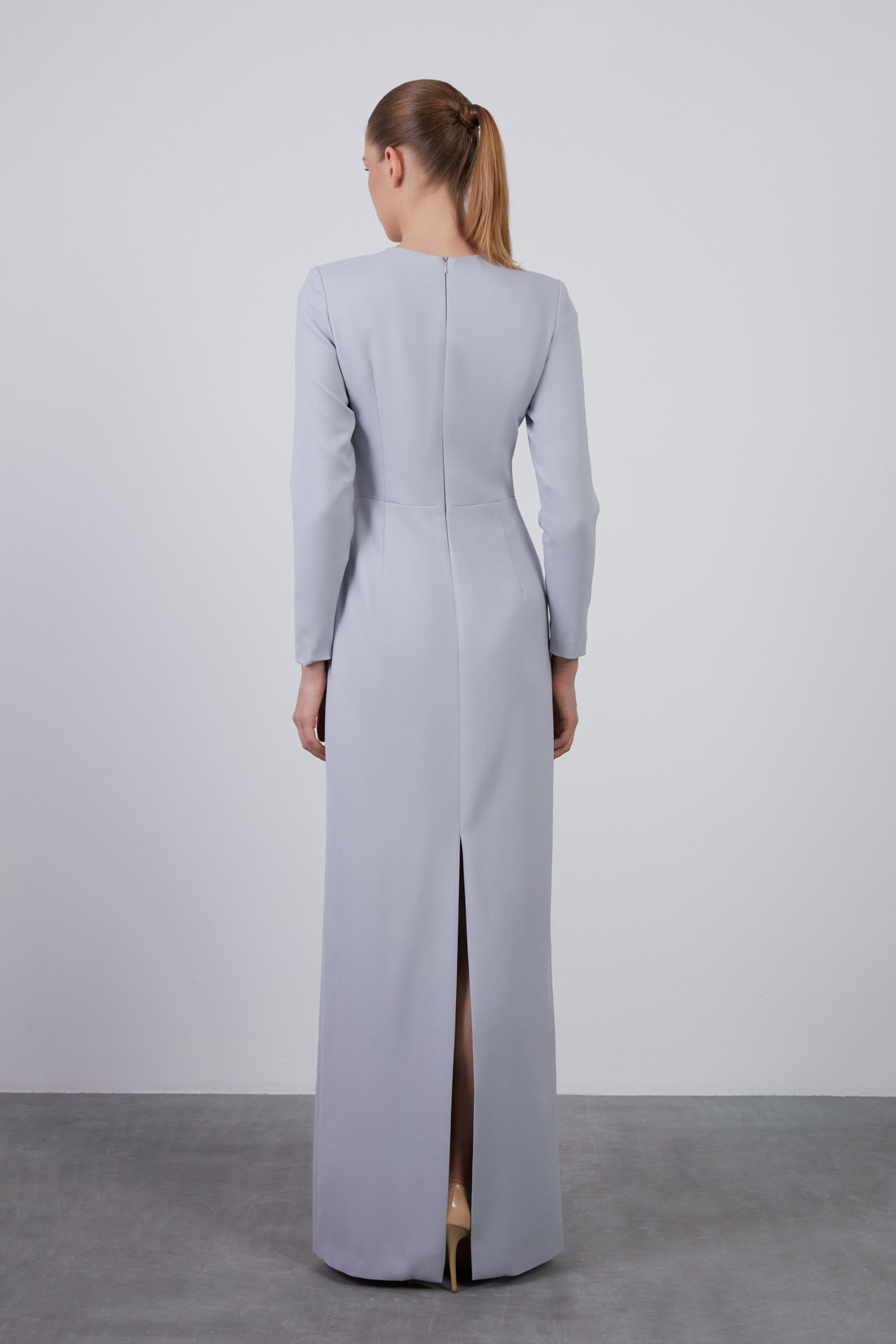 Önü İşleme Model Detaylı Arkası Yırtmaçlı Uzun Abiye Elbise