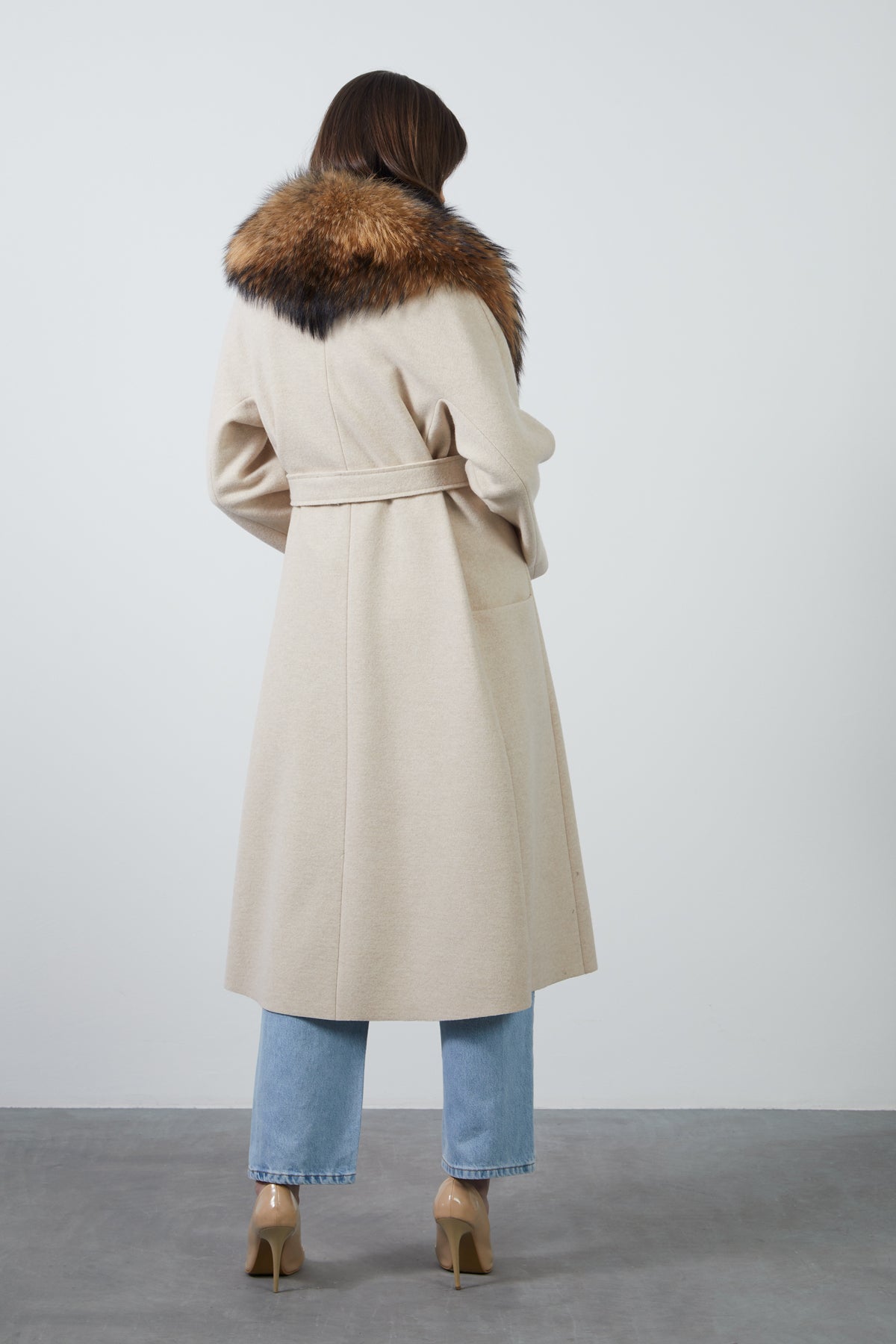 Kürk Detaylı Bej Midi Kaban