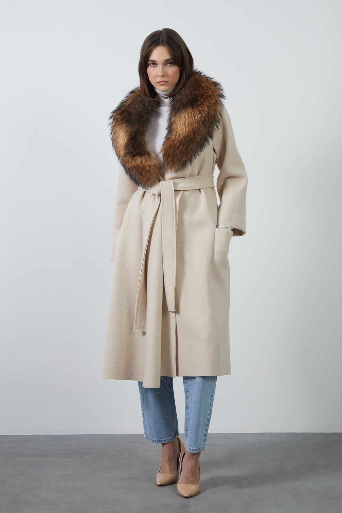 Kürk Detaylı Bej Midi Kaban