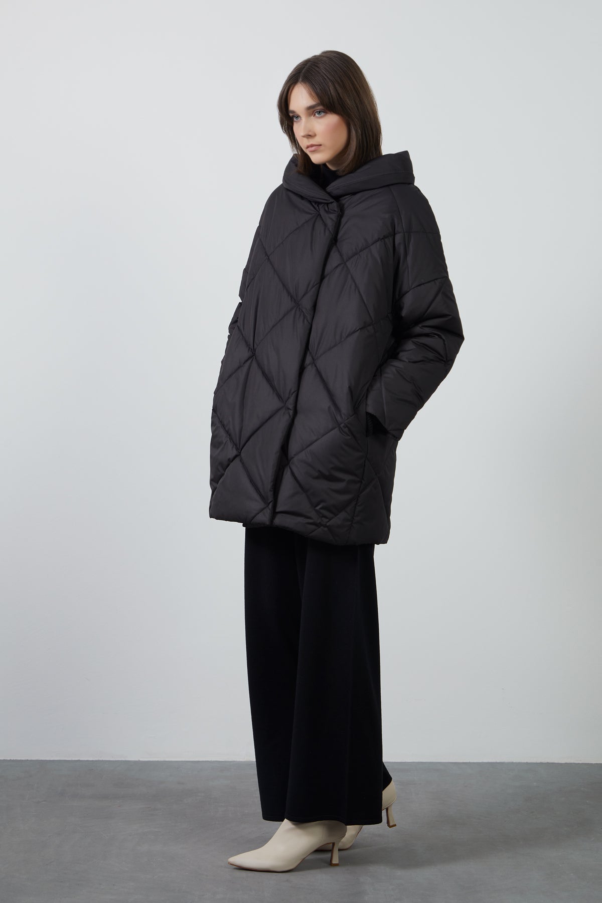 Gizli Kapüşon Detaylı İç Cepli Kaz Tüyü Mont