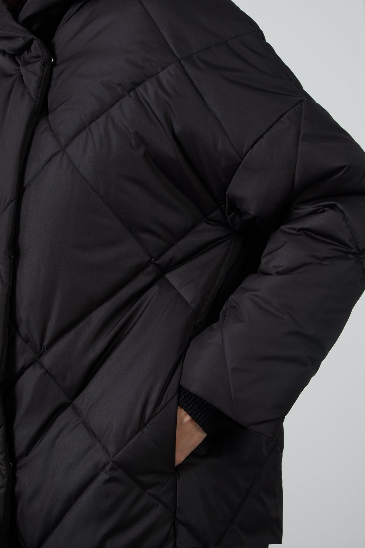 Gizli Kapüşon Detaylı İç Cepli Kaz Tüyü Mont