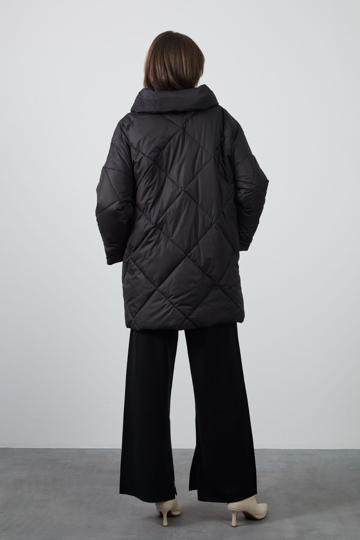 Gizli Kapüşon Detaylı İç Cepli Kaz Tüyü Mont