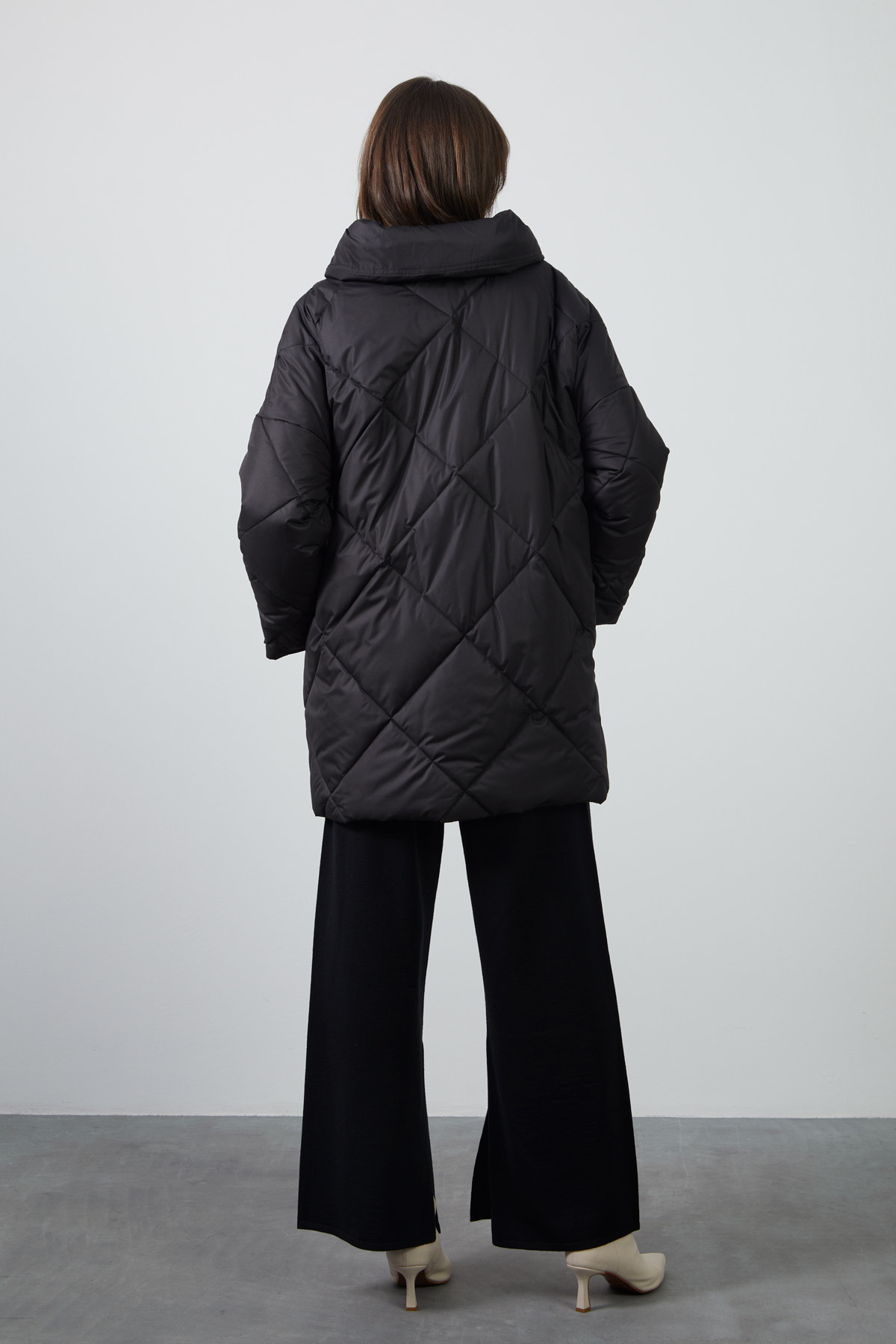 Gizli Kapüşon Detaylı İç Cepli Kaz Tüyü Mont