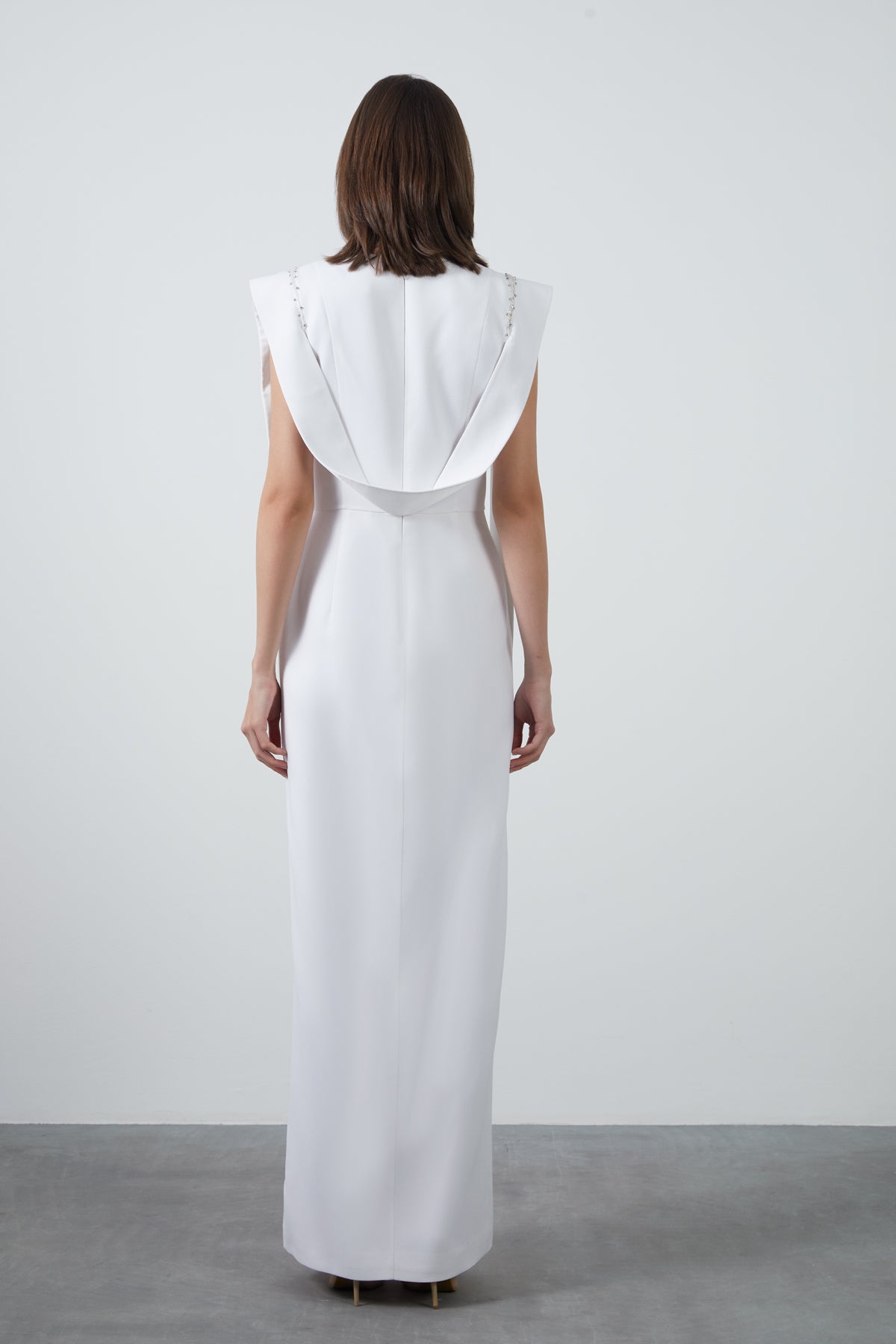 Omuzdan İşlemeli Bant Detaylı Yırtmaçlı V Yaka Uzun Elbise