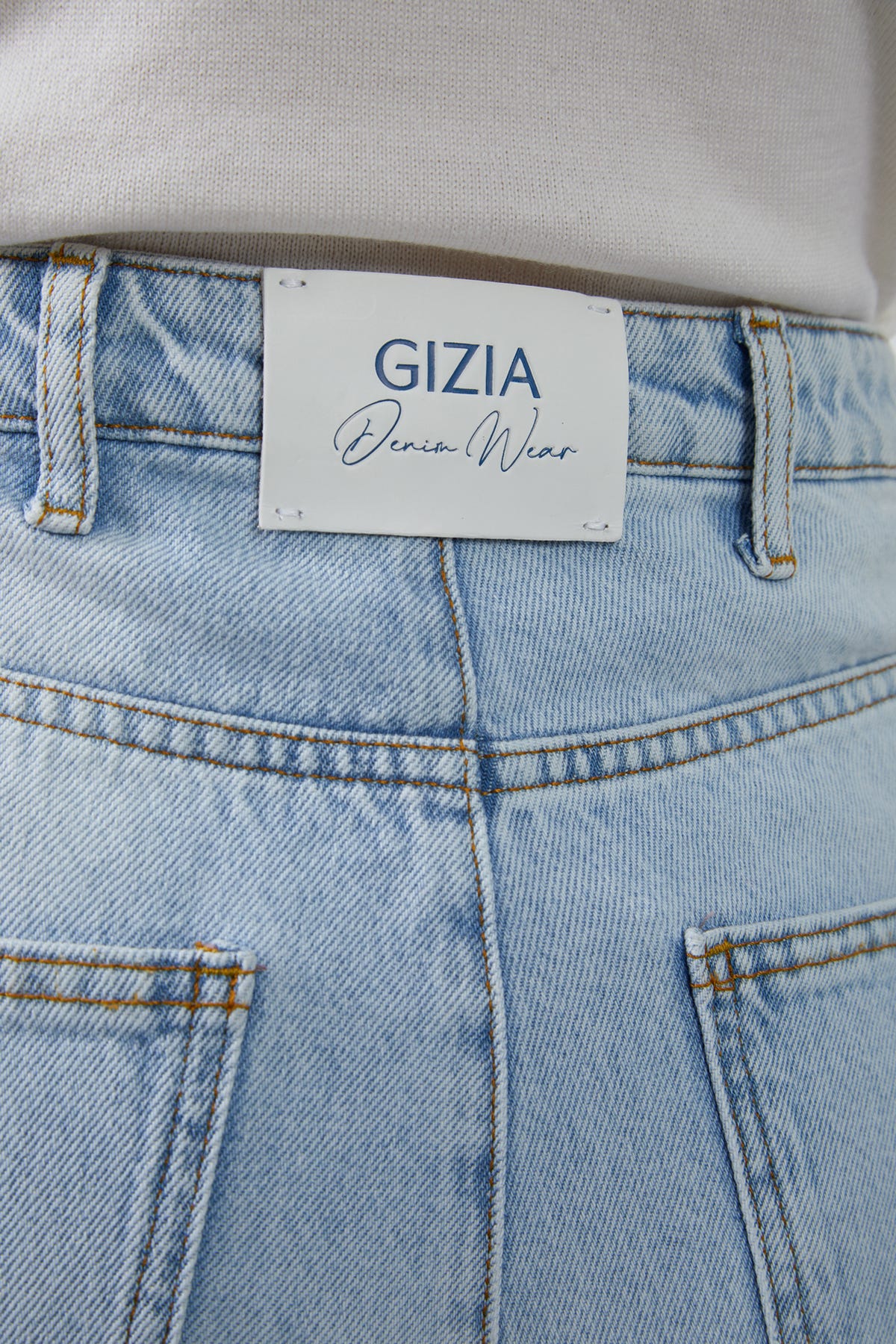 Aksesuar Toka Detaylı Basic Boru Paça Jean Pantolon