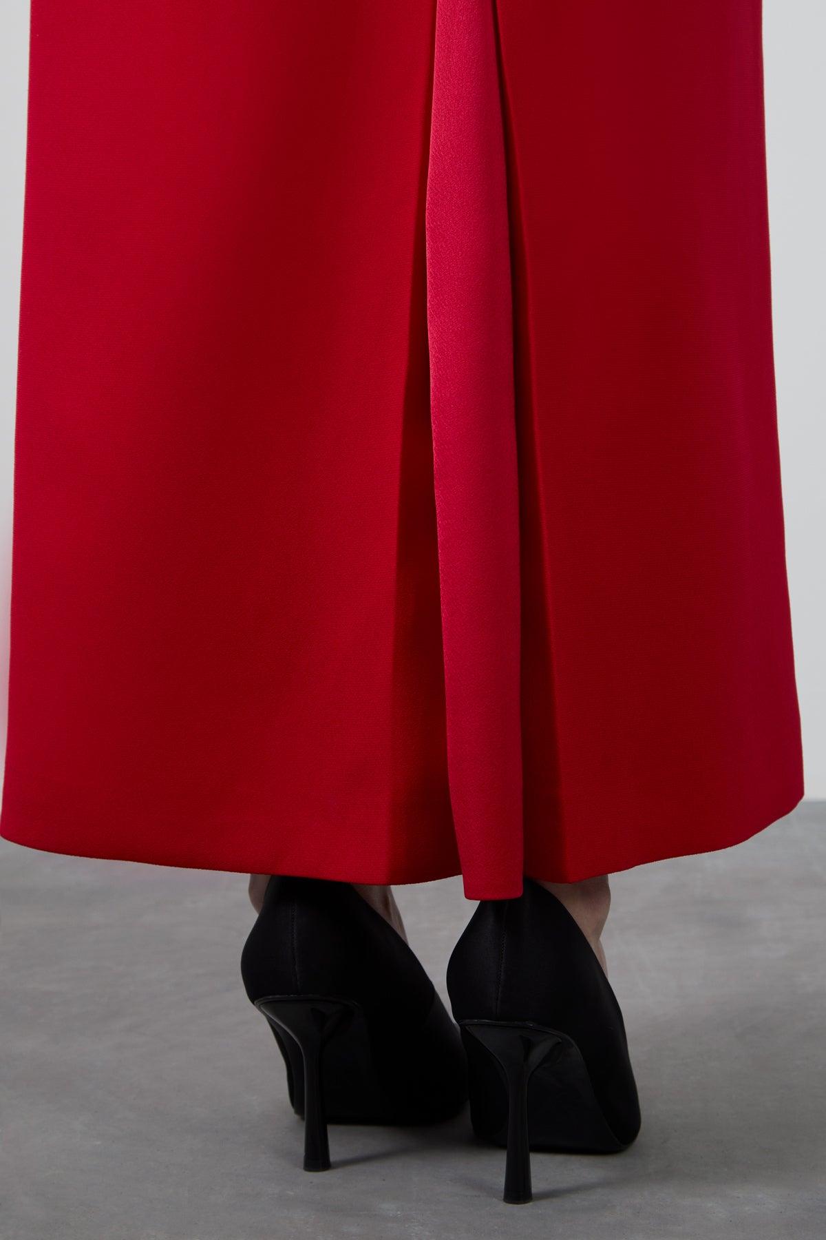 Arkası Yırtmaçlı Düz Form Uzun Etek