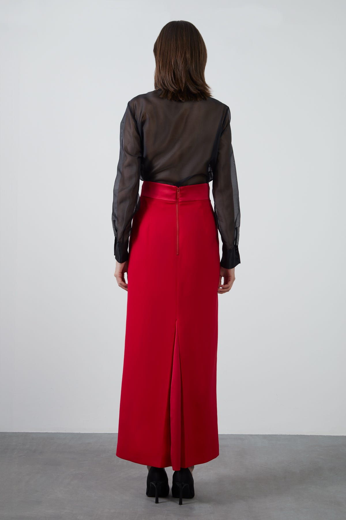 Arkası Yırtmaçlı Düz Form Uzun Etek