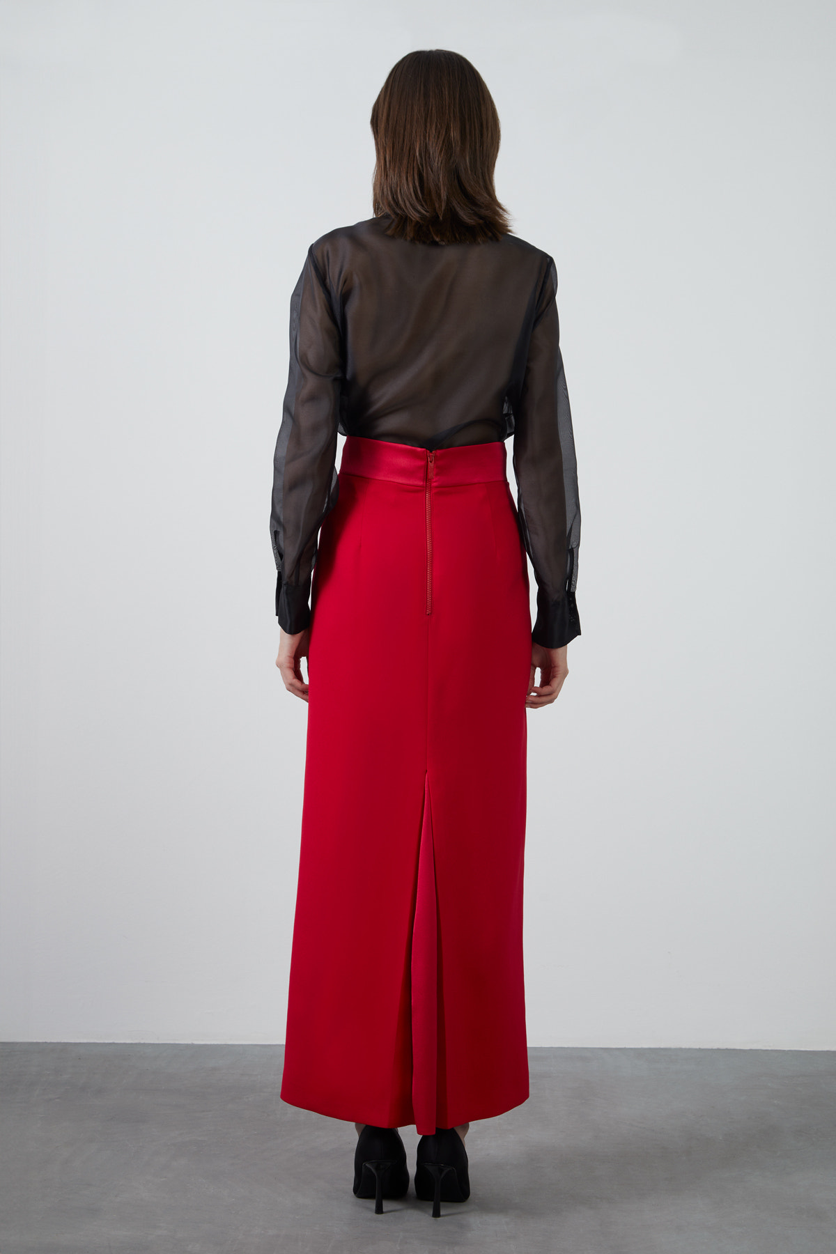 Arkası Yırtmaçlı Düz Form Uzun Etek