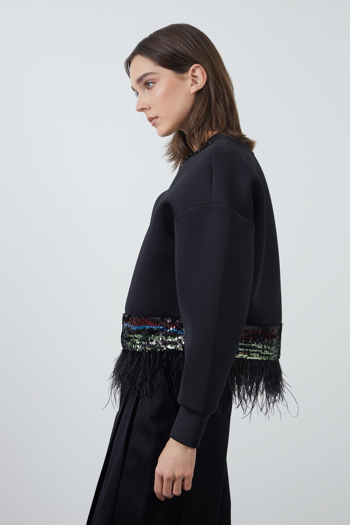 Etek Ucu Tüy Detaylı Pul Payet Garnili Yakası İşlemeli Sweatshirt