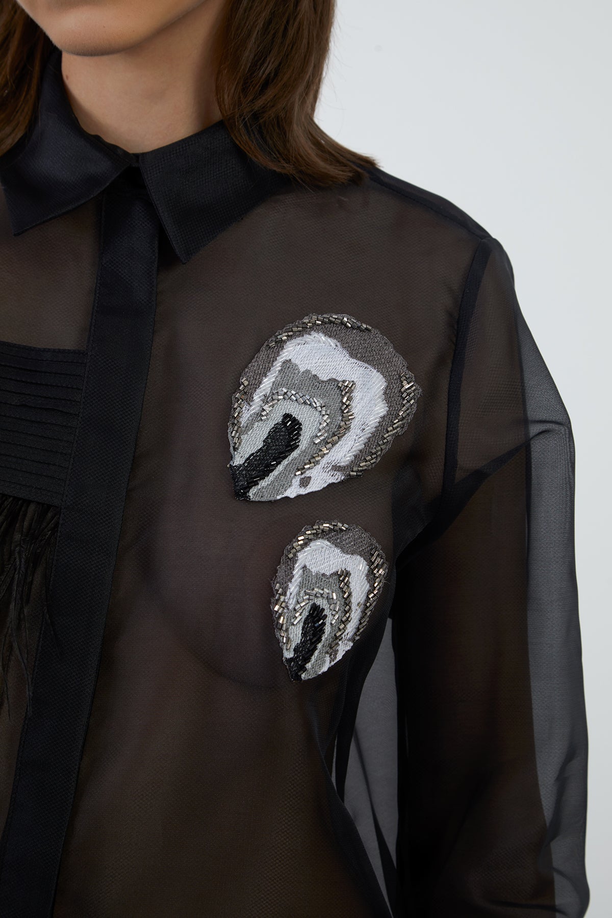 Nakış Aplike Detaylı Nervürlü Organze Bluz