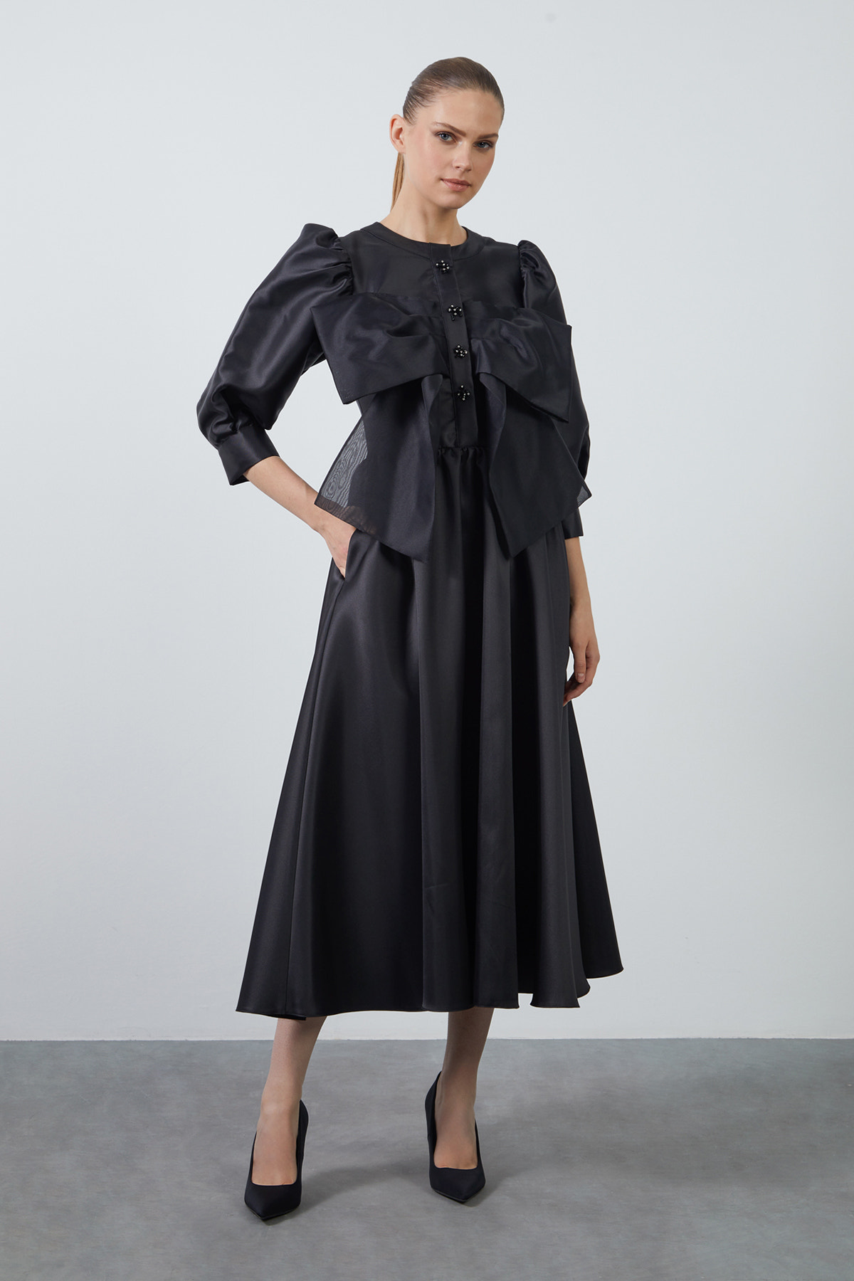 Kurdela Detaylı İşlemeli Midi Boy Elbise