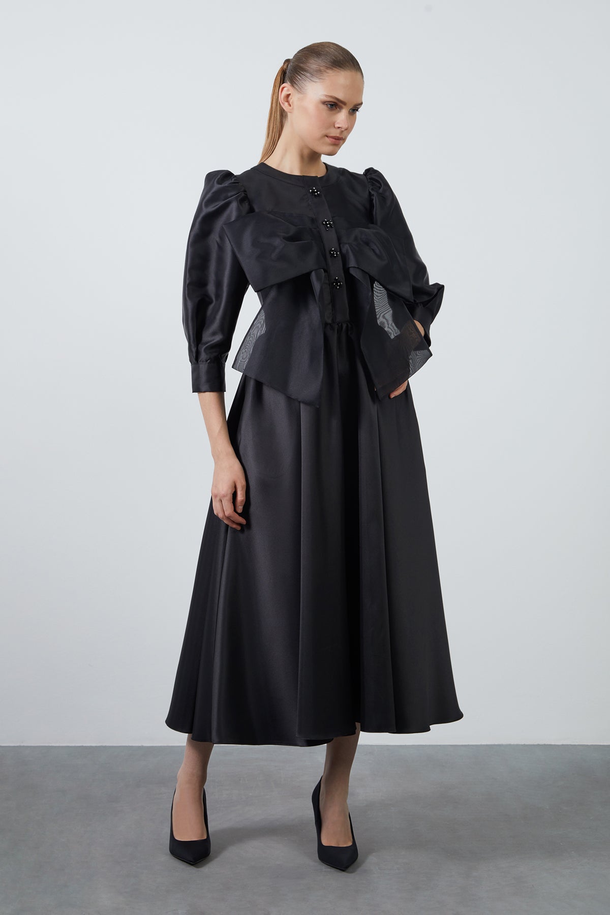 Kurdela Detaylı İşlemeli Midi Boy Elbise