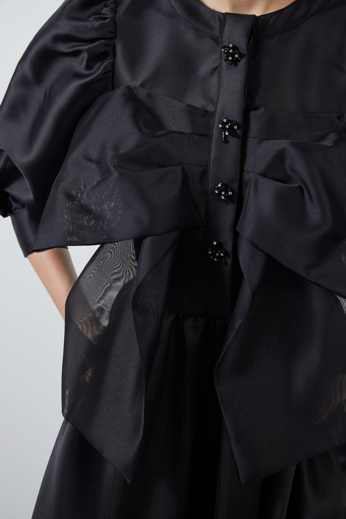 Kurdela Detaylı İşlemeli Midi Boy Elbise