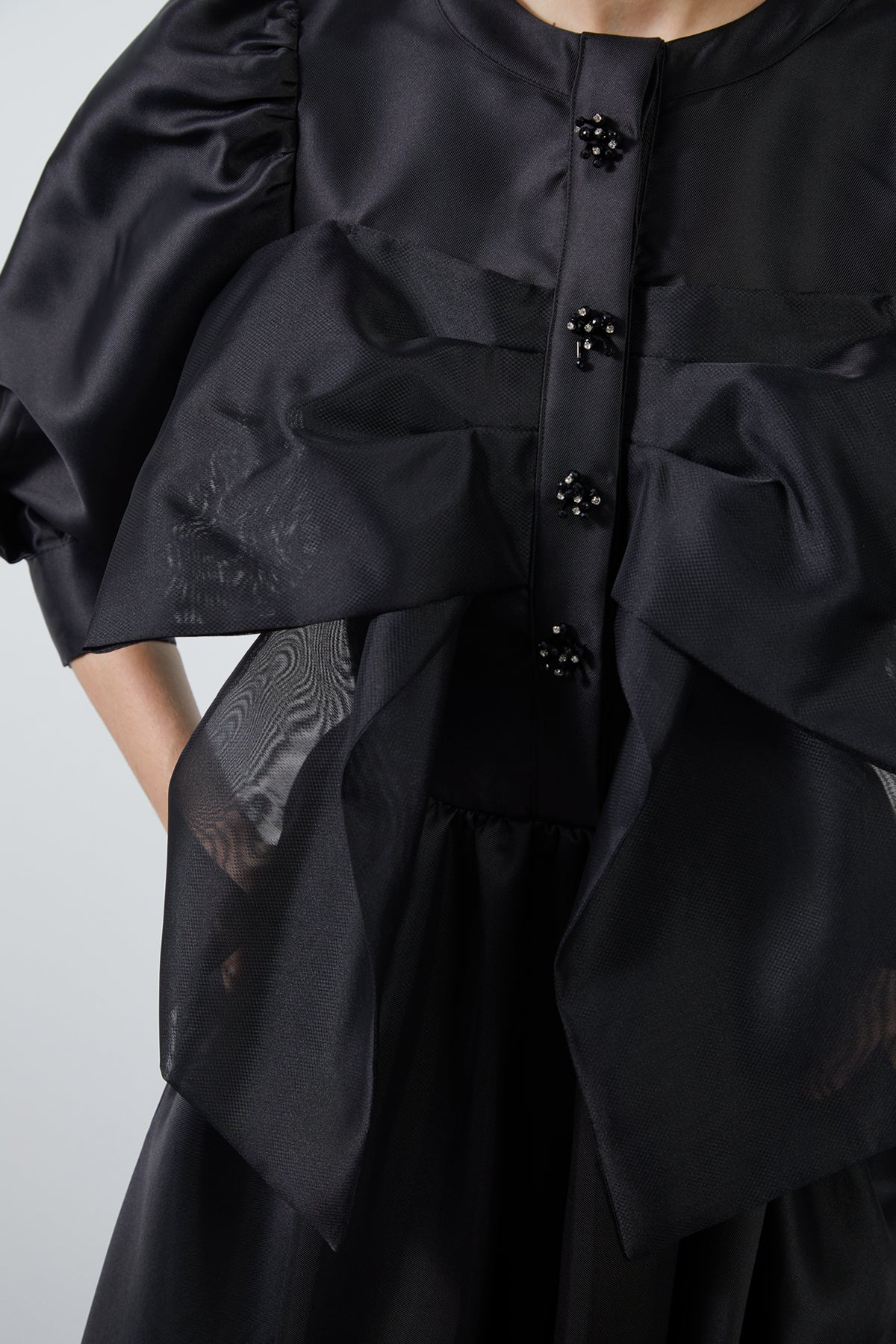 Kurdela Detaylı İşlemeli Midi Boy Elbise