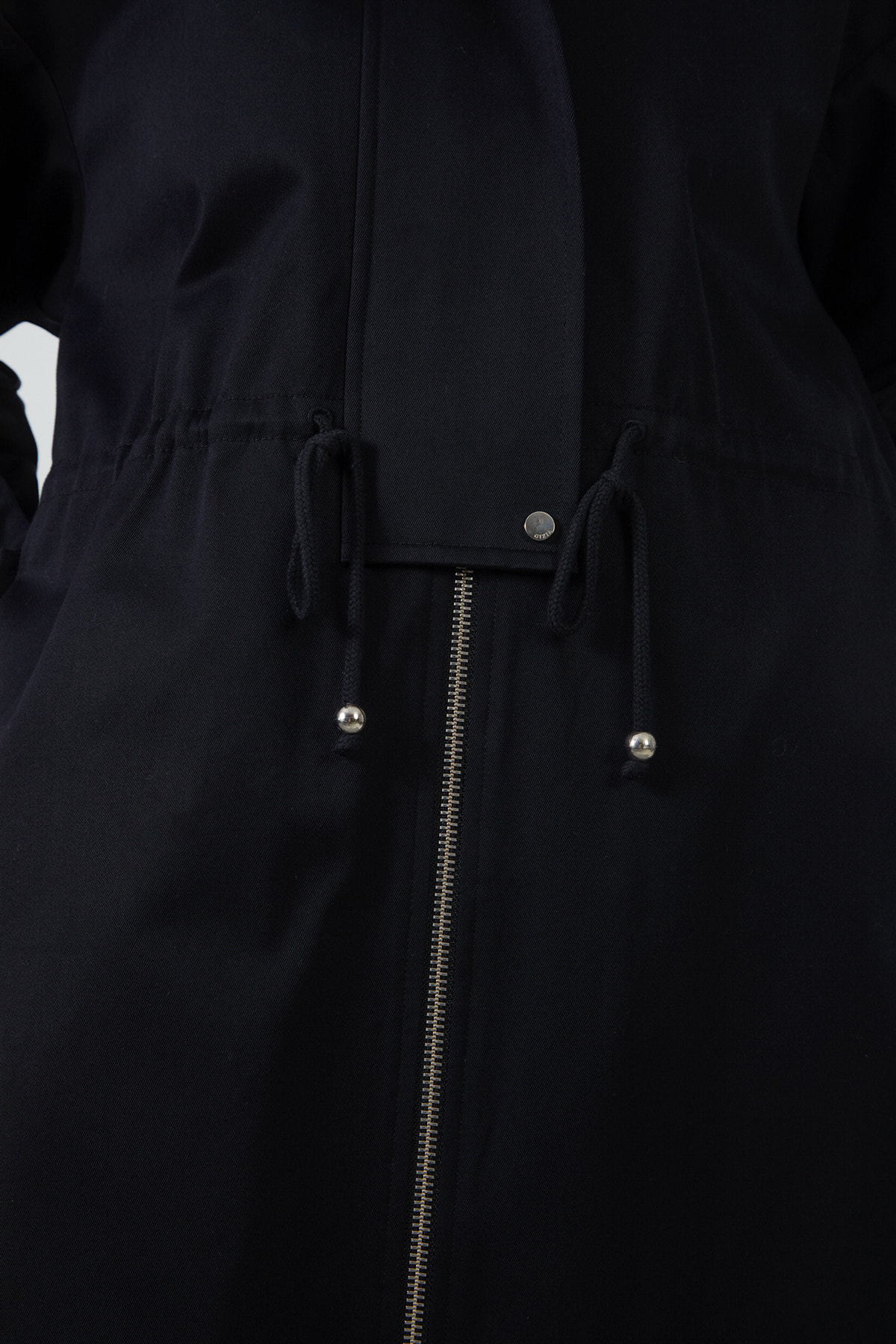 Etek Ucu Büzülebilir Kapüşonlu Uzun Trençkot