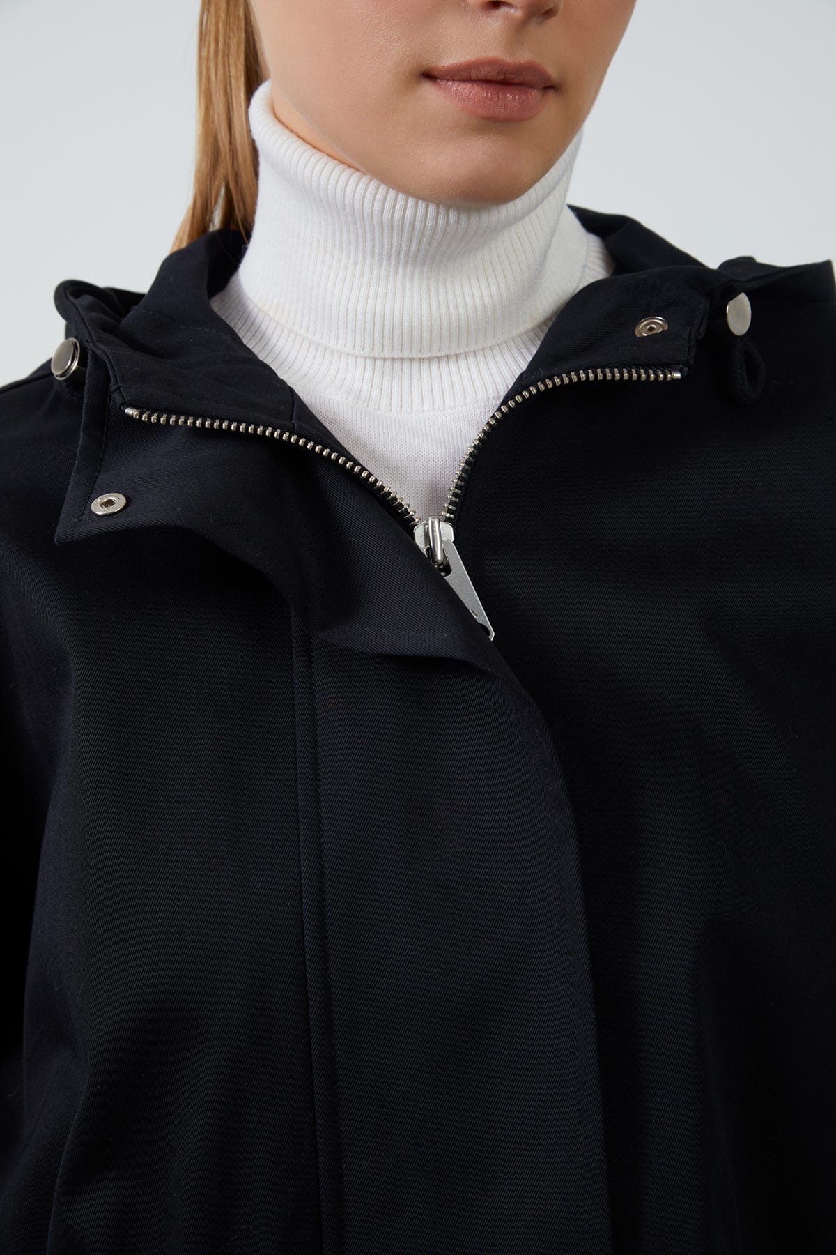 Etek Ucu Büzülebilir Kapüşonlu Uzun Trençkot