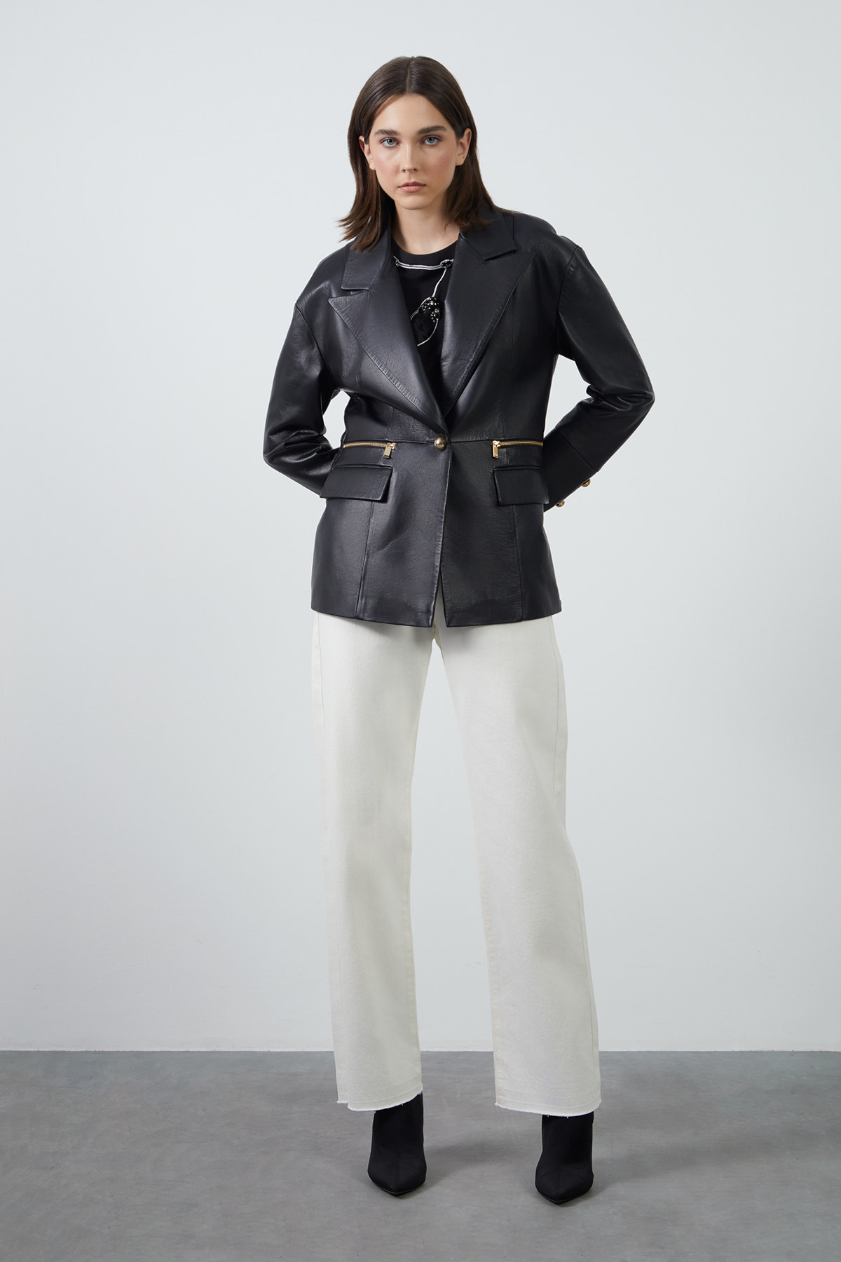 Fermuar Detaylı Düğmeli Deri Ceket