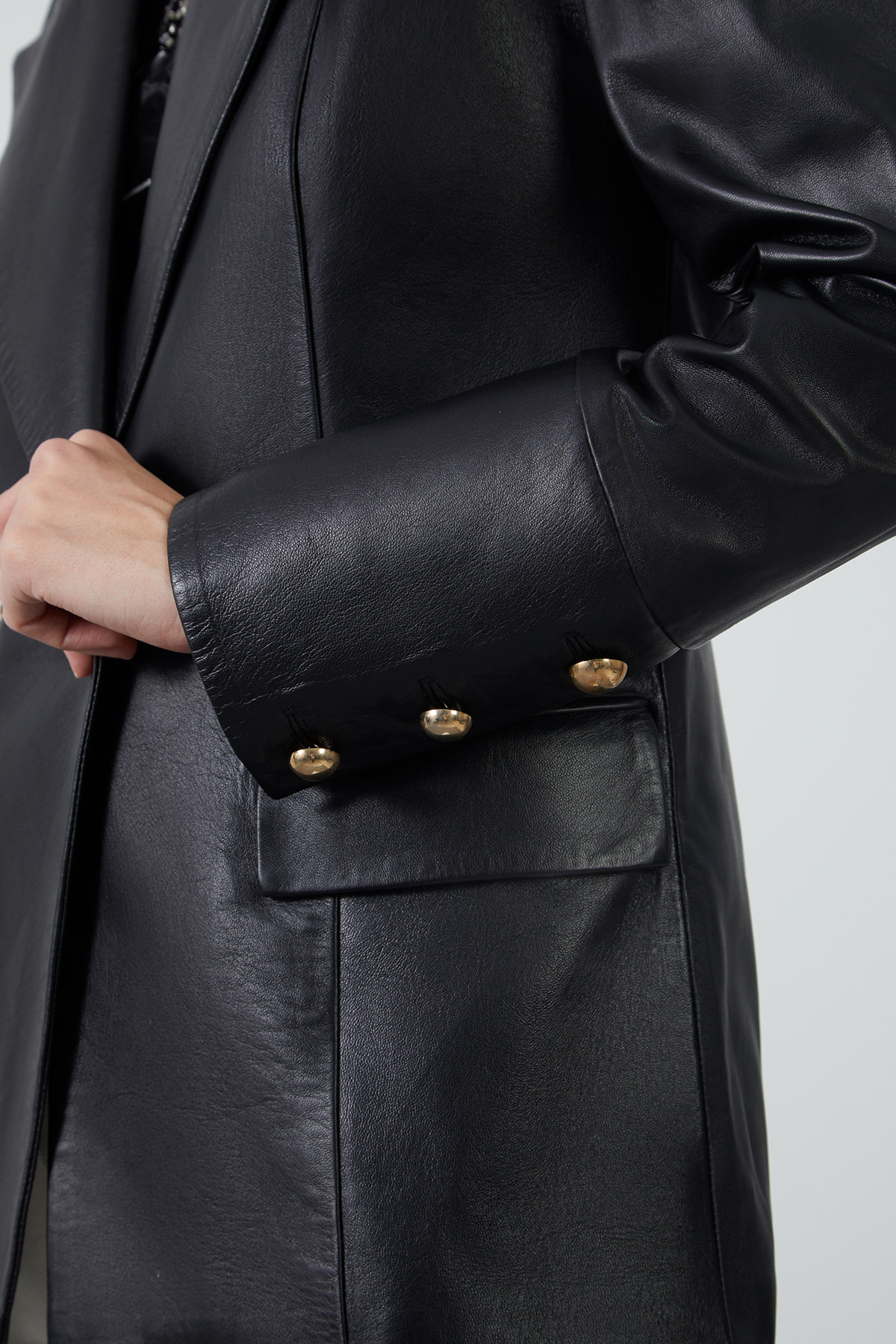 Fermuar Detaylı Düğmeli Deri Ceket