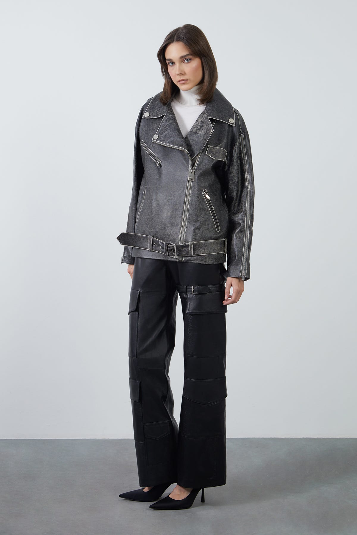 Etek Ucu Kemerli Deri Ceket