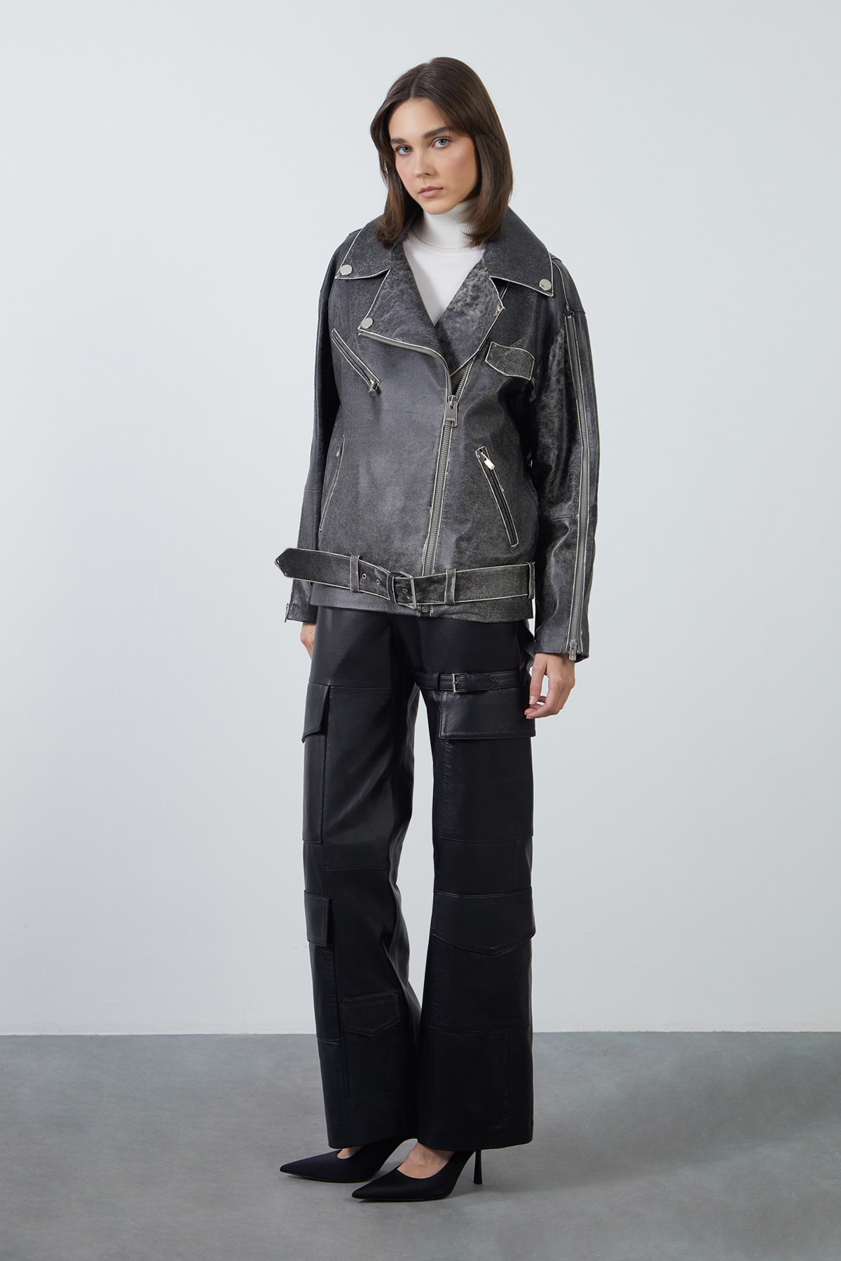 Etek Ucu Kemerli Deri Ceket