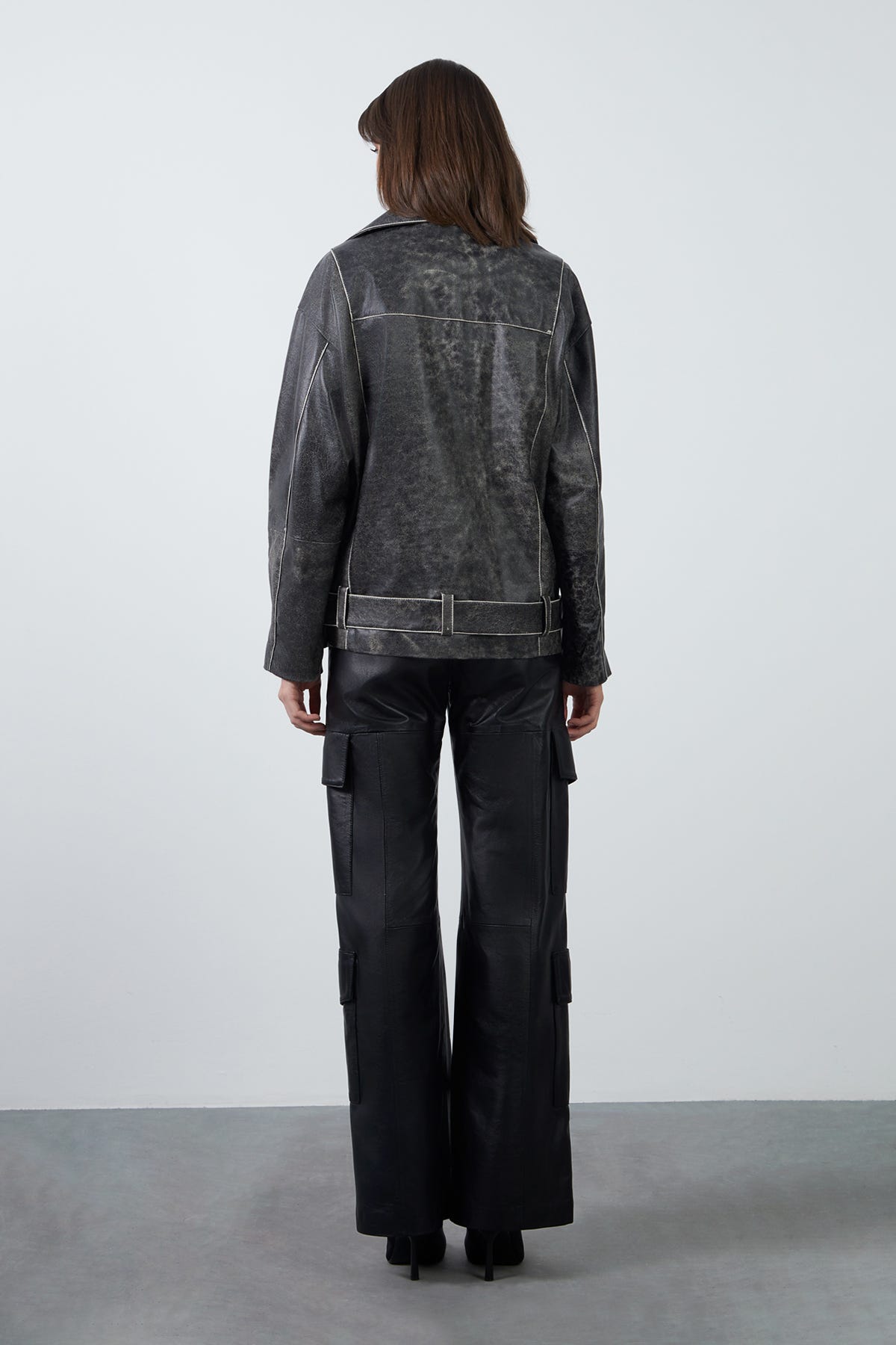 Etek Ucu Kemerli Deri Ceket