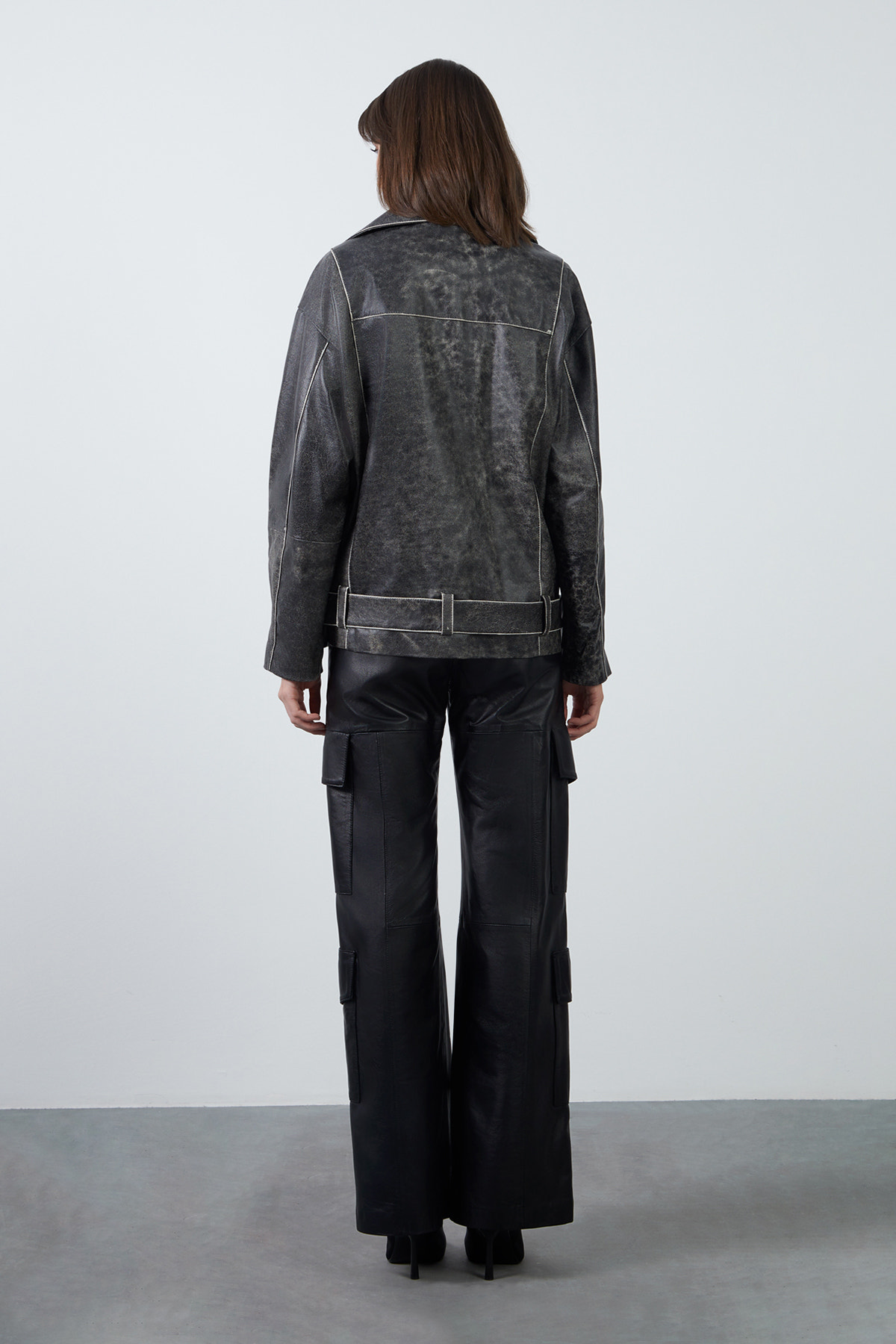 Etek Ucu Kemerli Deri Ceket