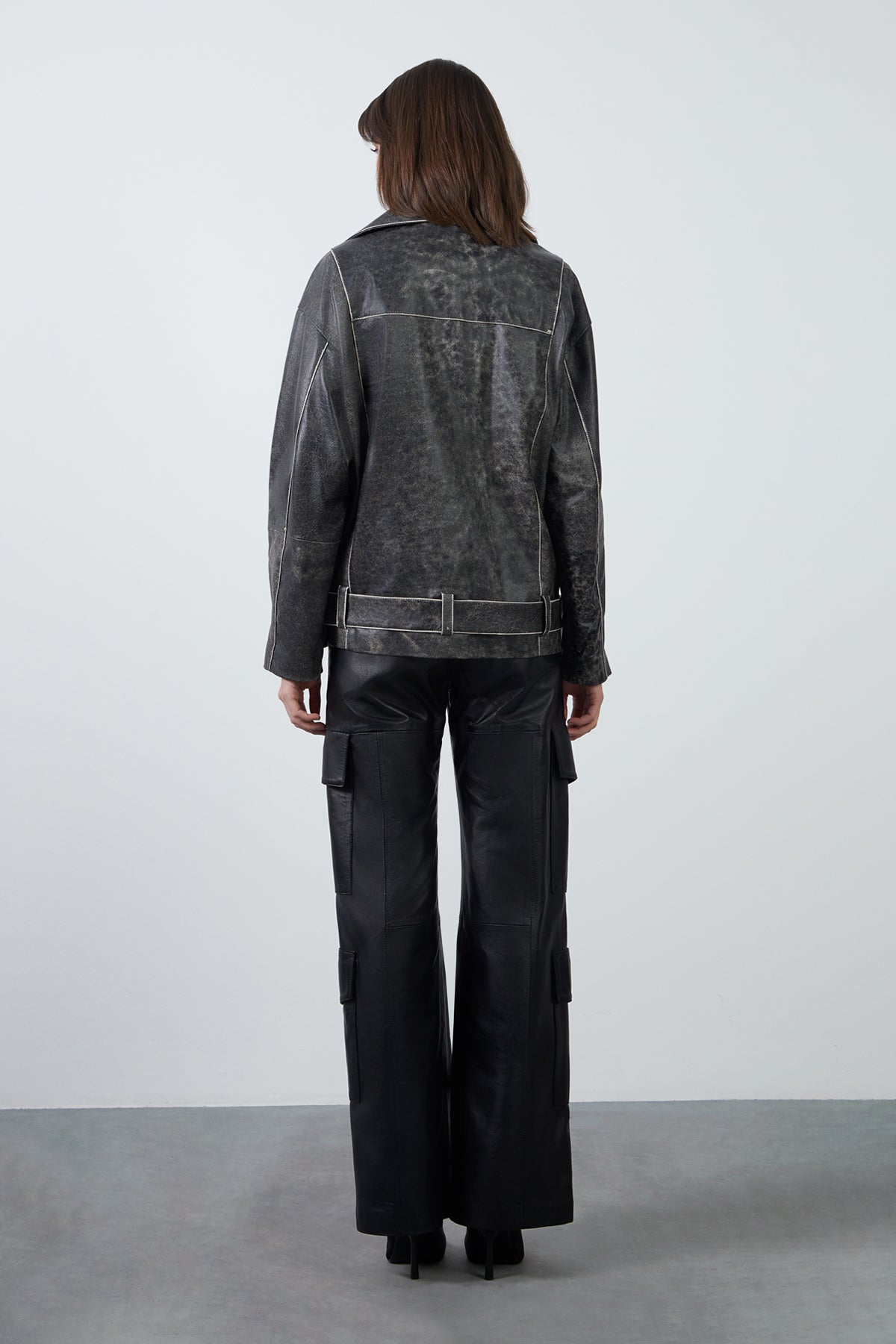 Etek Ucu Kemerli Deri Ceket