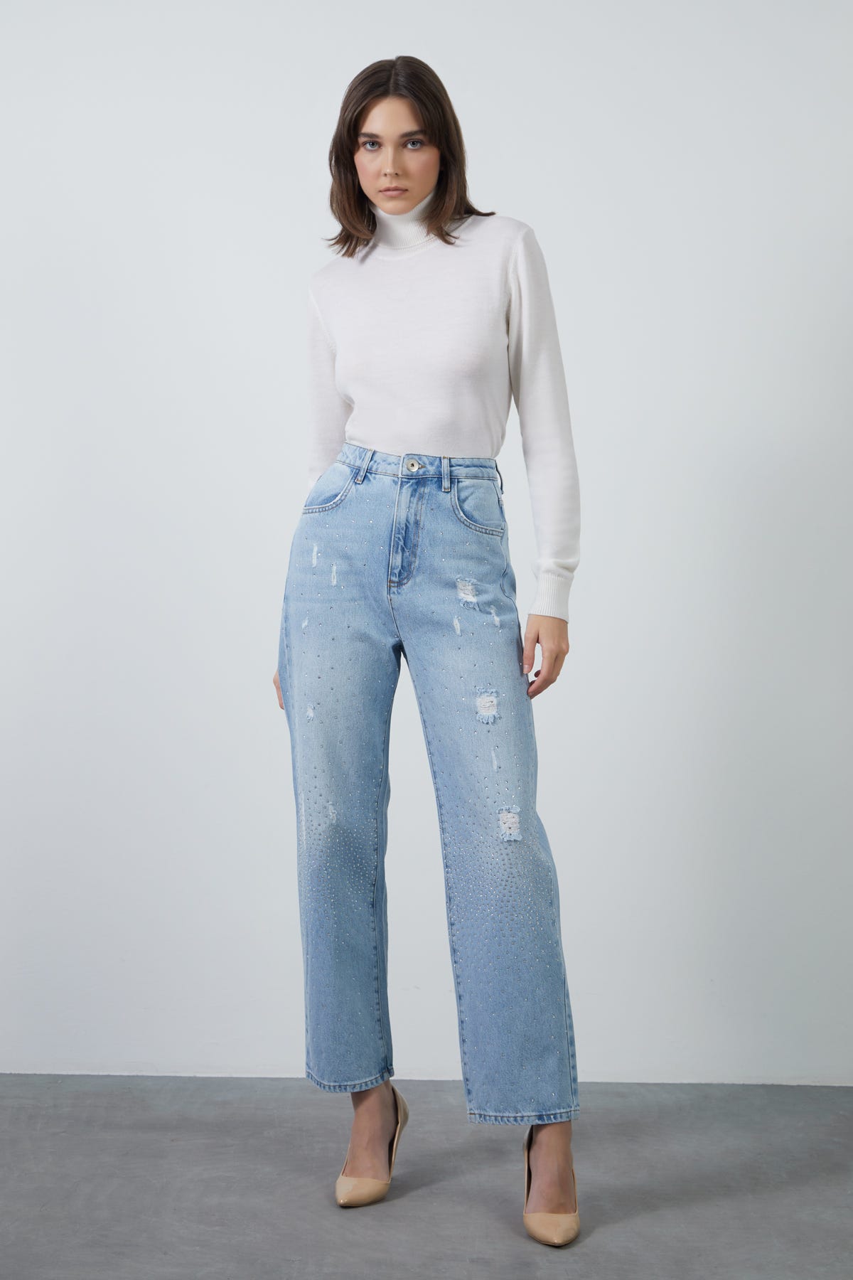 Aksesuar Toka Detaylı Boru Paça Basic Jean Pantolon