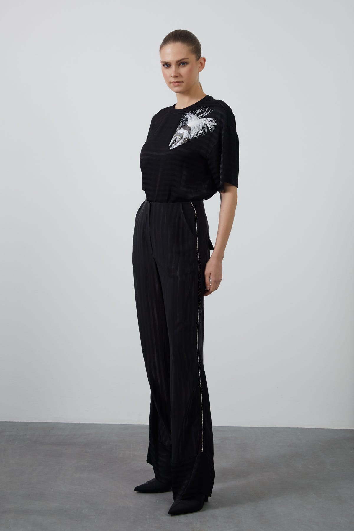 Yanları Biye Detaylı Uzun Bol Paça Pantolon