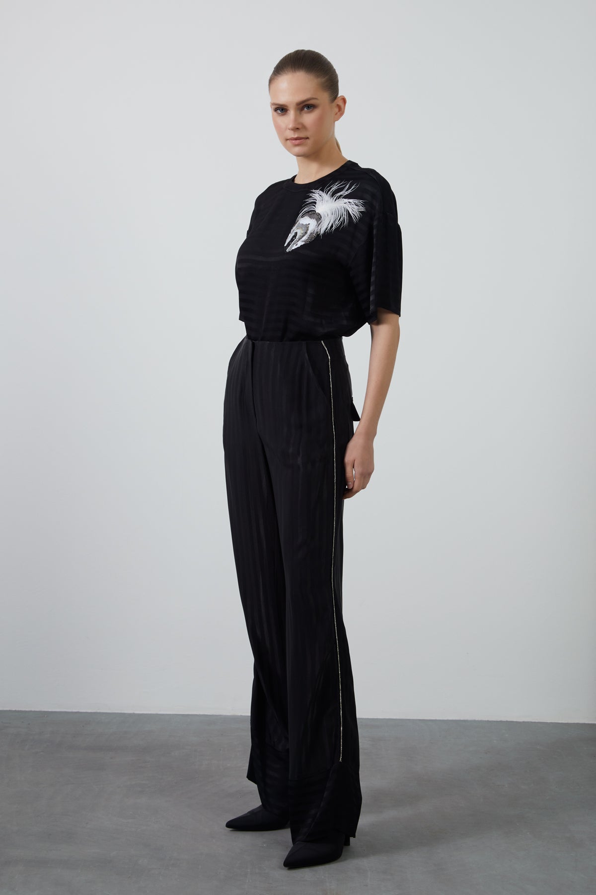 Yanları Biye Detaylı Uzun Bol Paça Pantolon