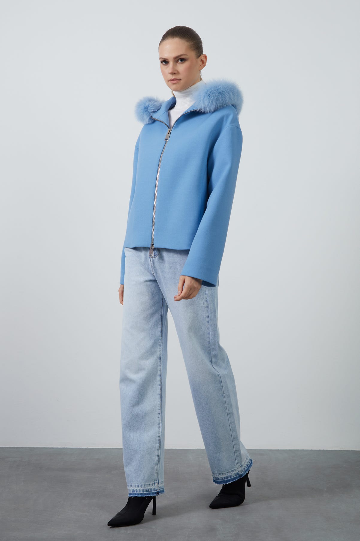 Kapüşonu Kürklü Kutu Form Kaşe Kaban