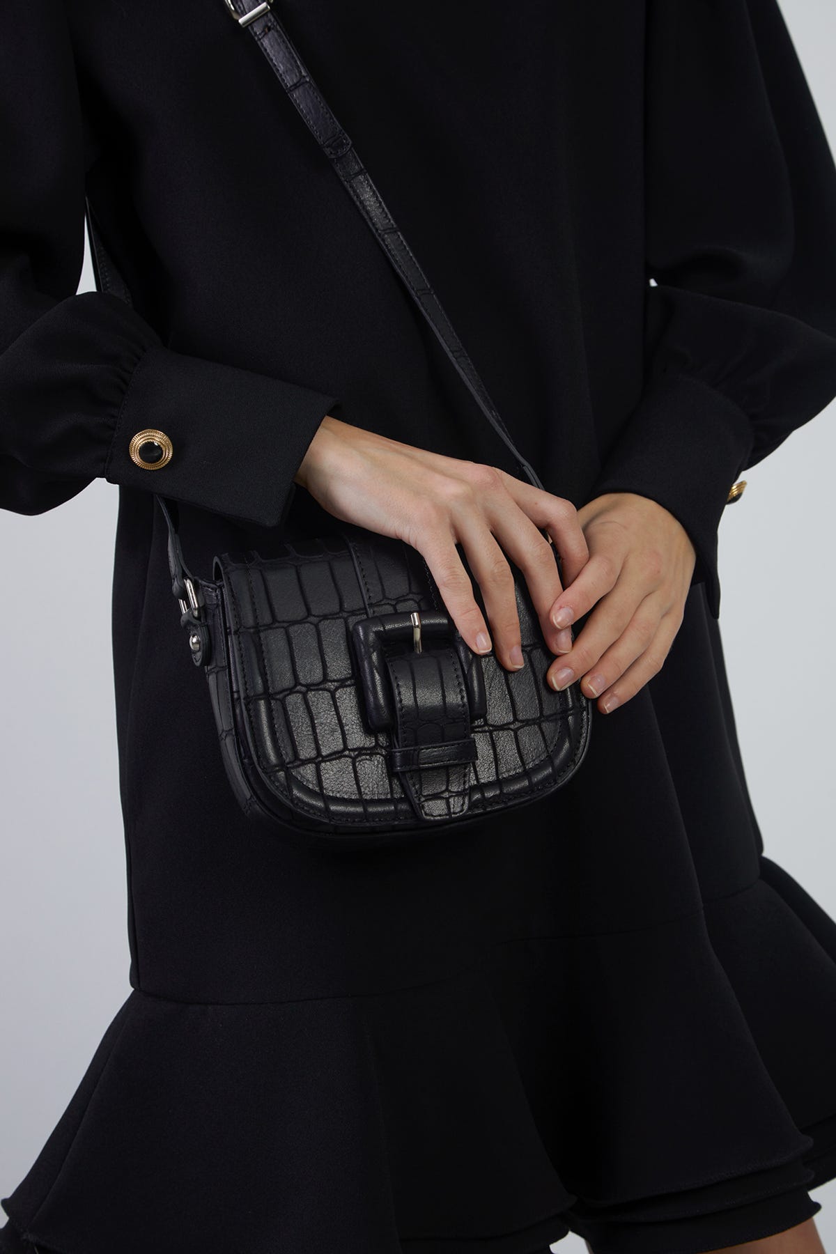 Önü Kemer Tokalı Ayarlanabilir Saplı Desenli Deri Çanta