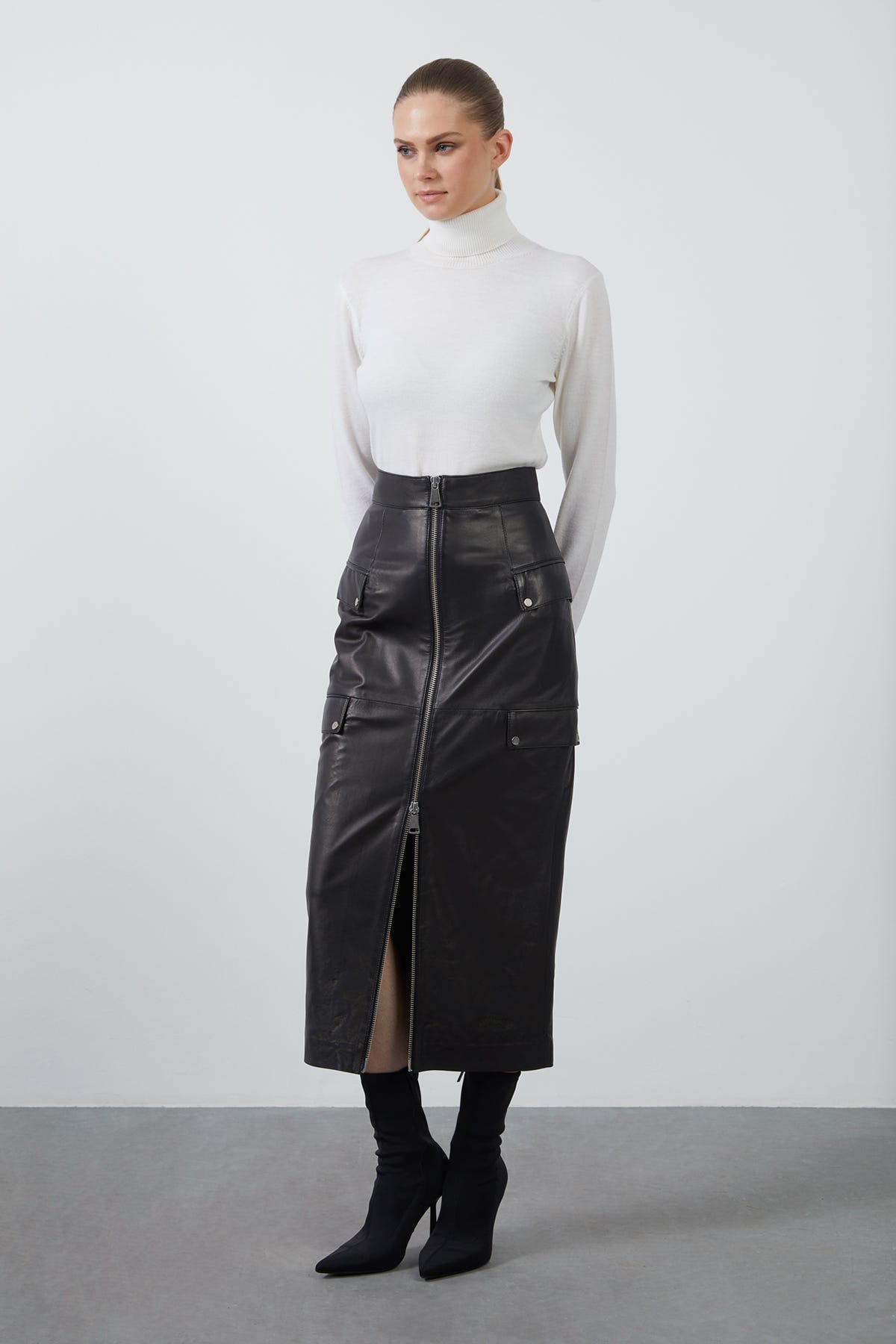 Cep Detaylı Önden Fermuarlı Deri Etek