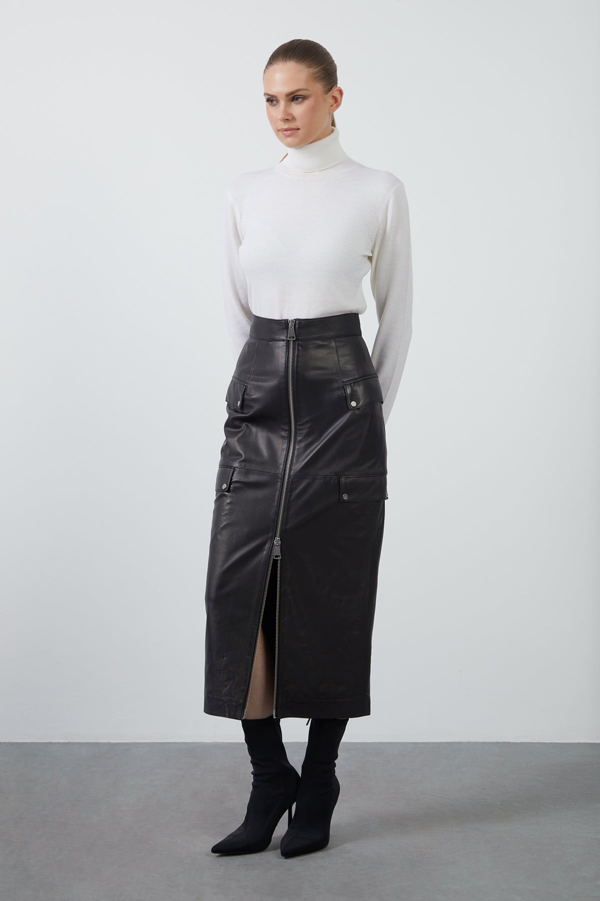 Cep Detaylı Önden Fermuarlı Deri Etek