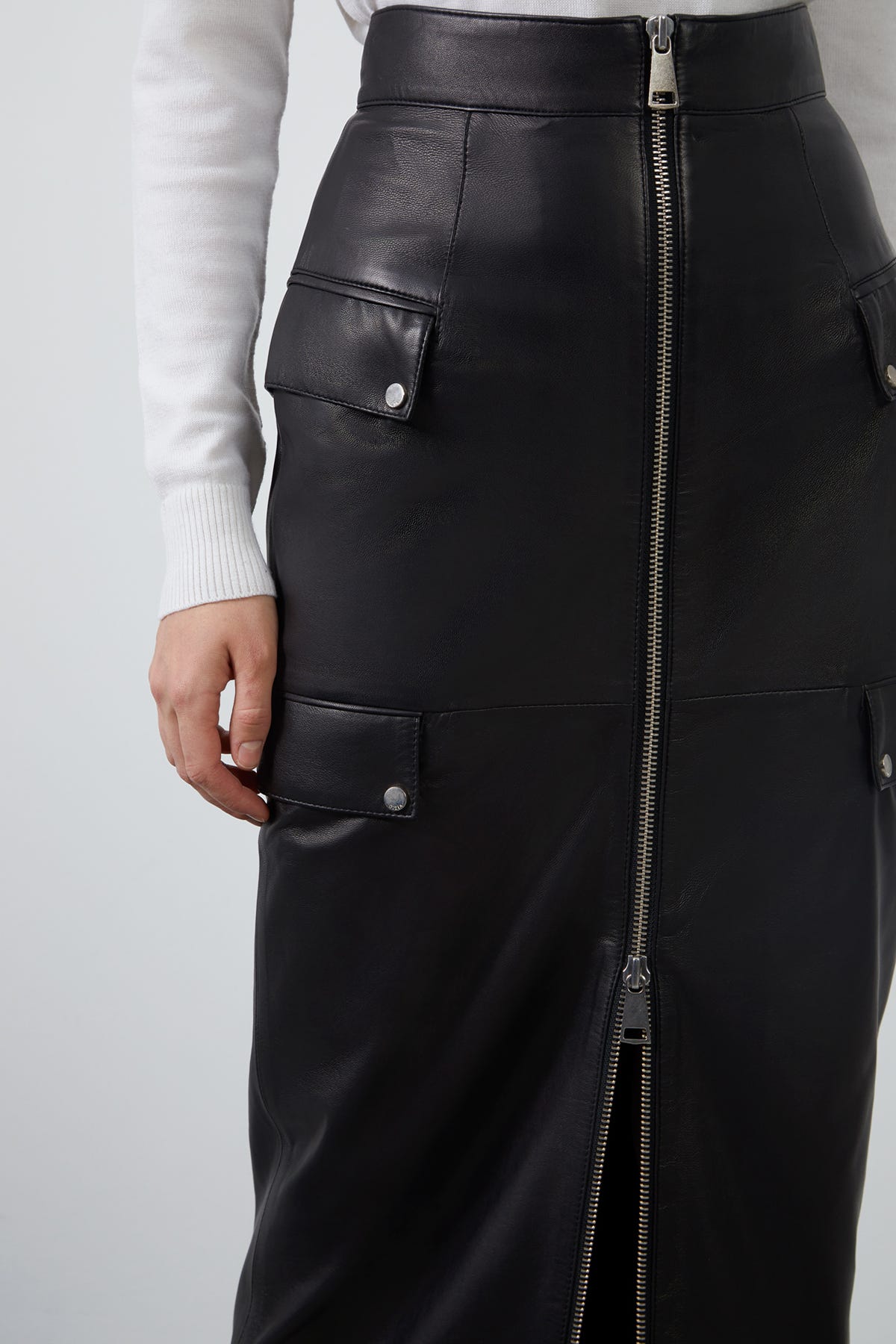 Cep Detaylı Önden Fermuarlı Deri Etek