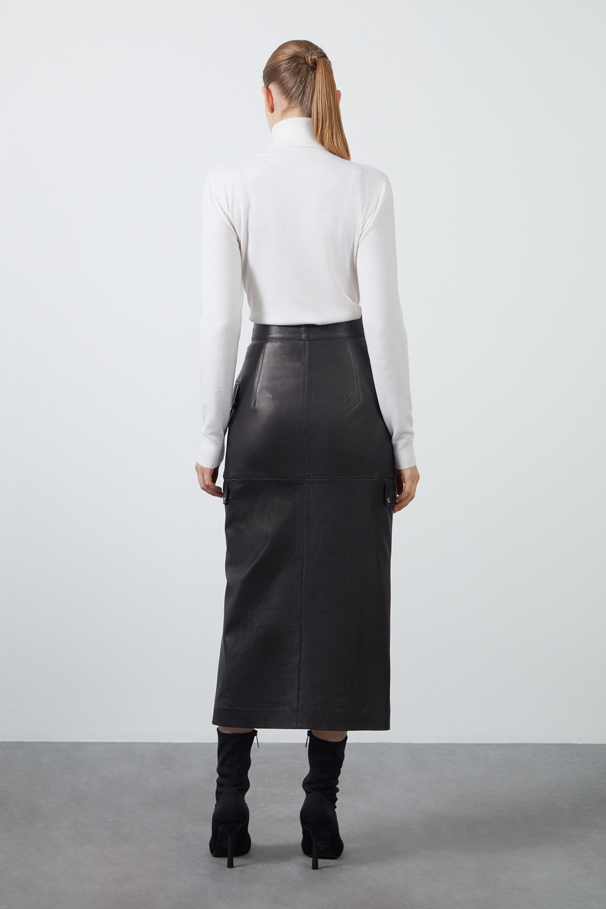 Cep Detaylı Önden Fermuarlı Deri Etek