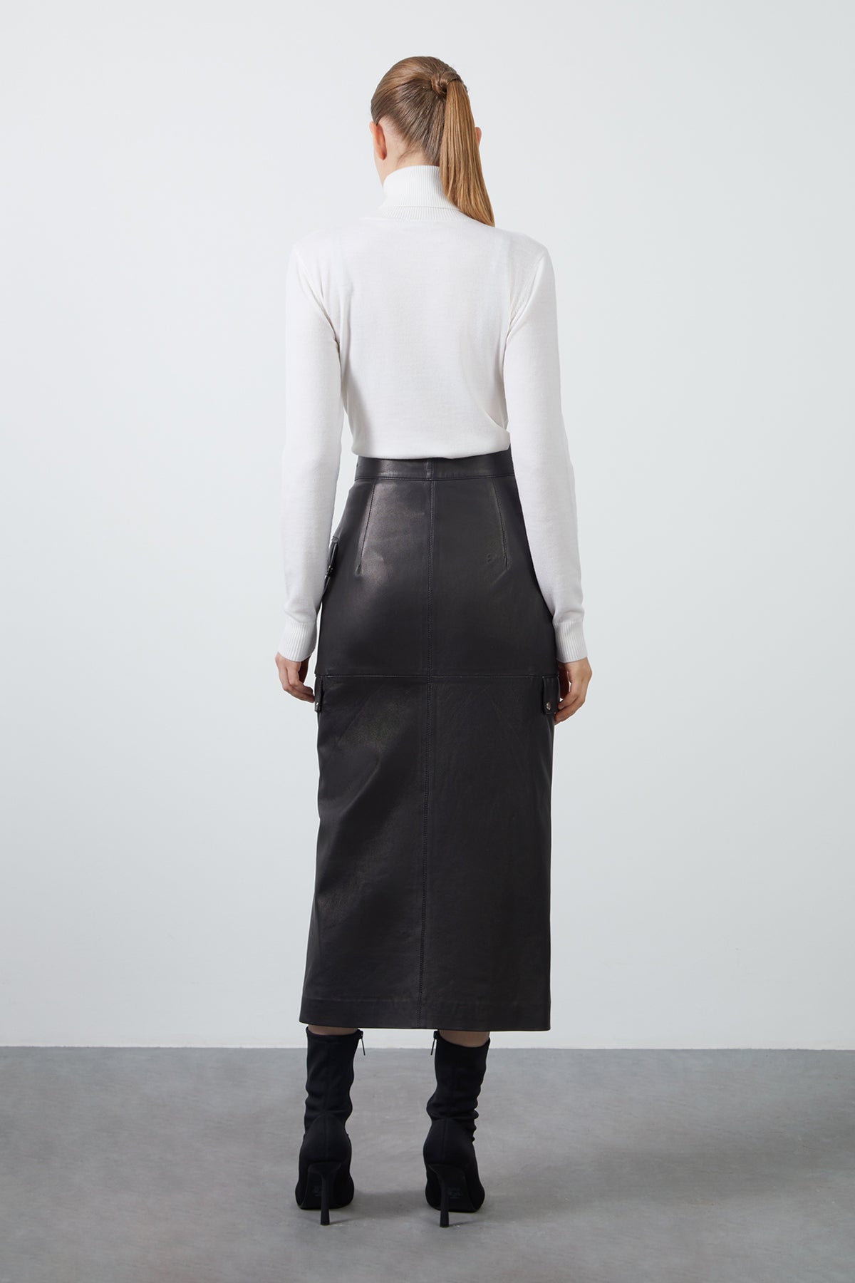 Cep Detaylı Önden Fermuarlı Deri Etek