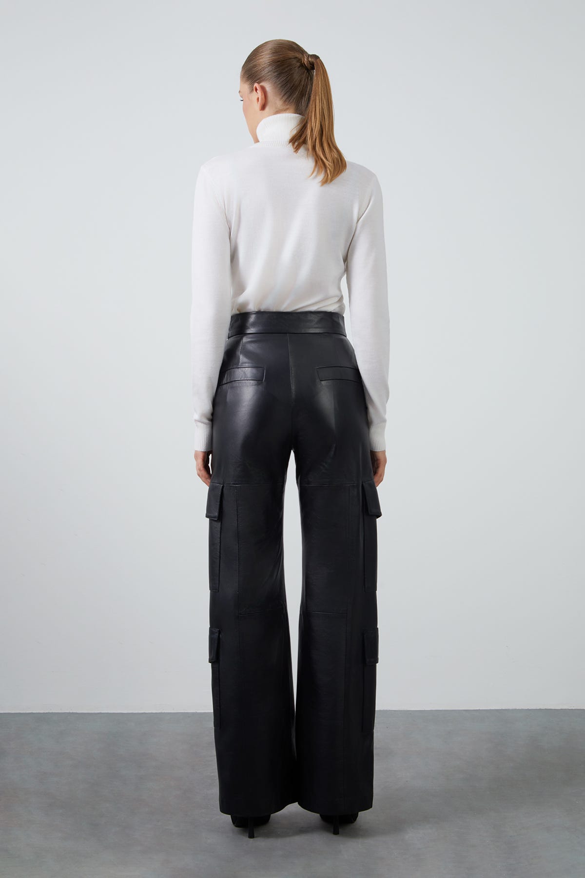 Metal Toka Detaylı Kargo Cepli Boru Paça Deri Pantolon