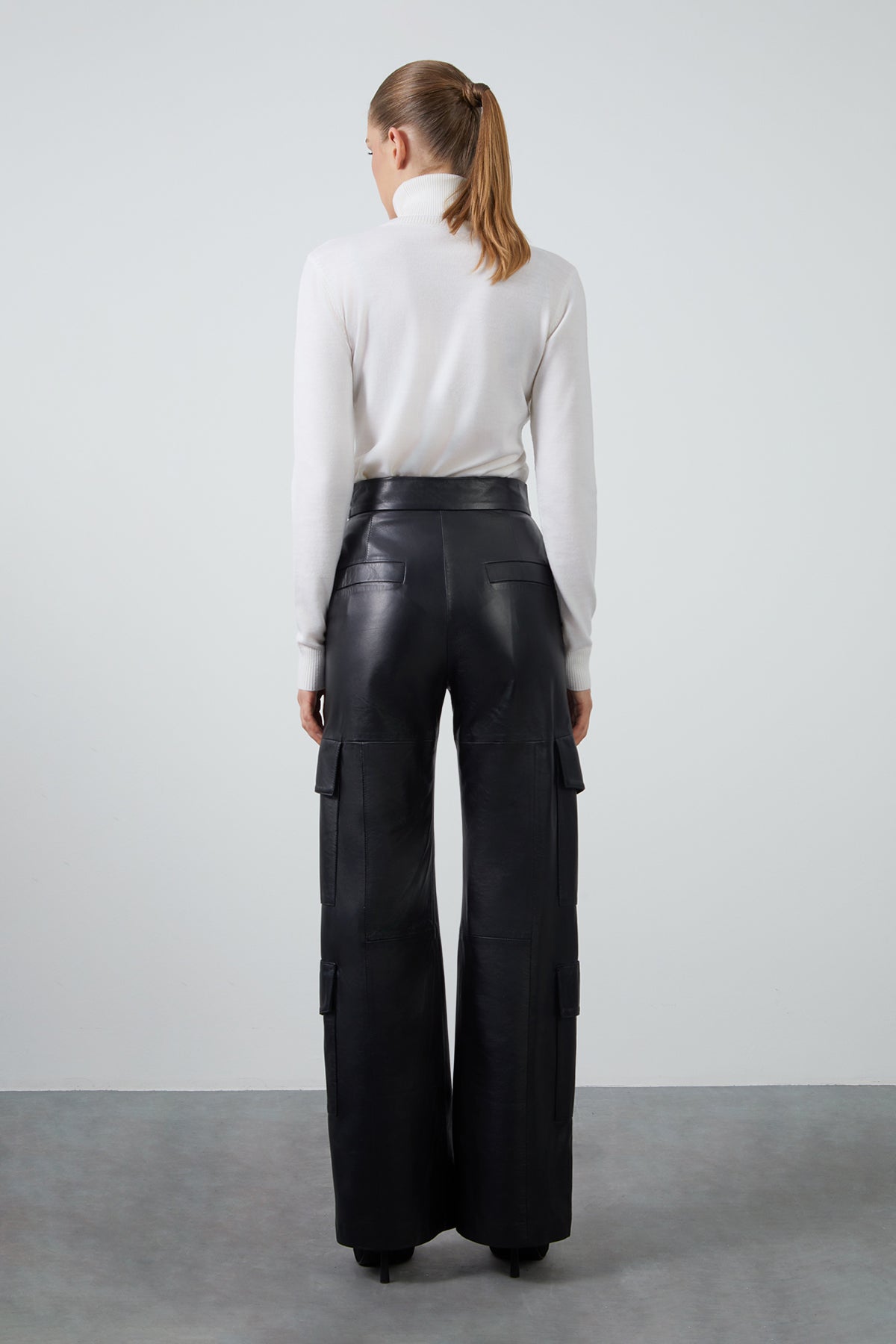 Metal Toka Detaylı Kargo Cepli Boru Paça Deri Pantolon