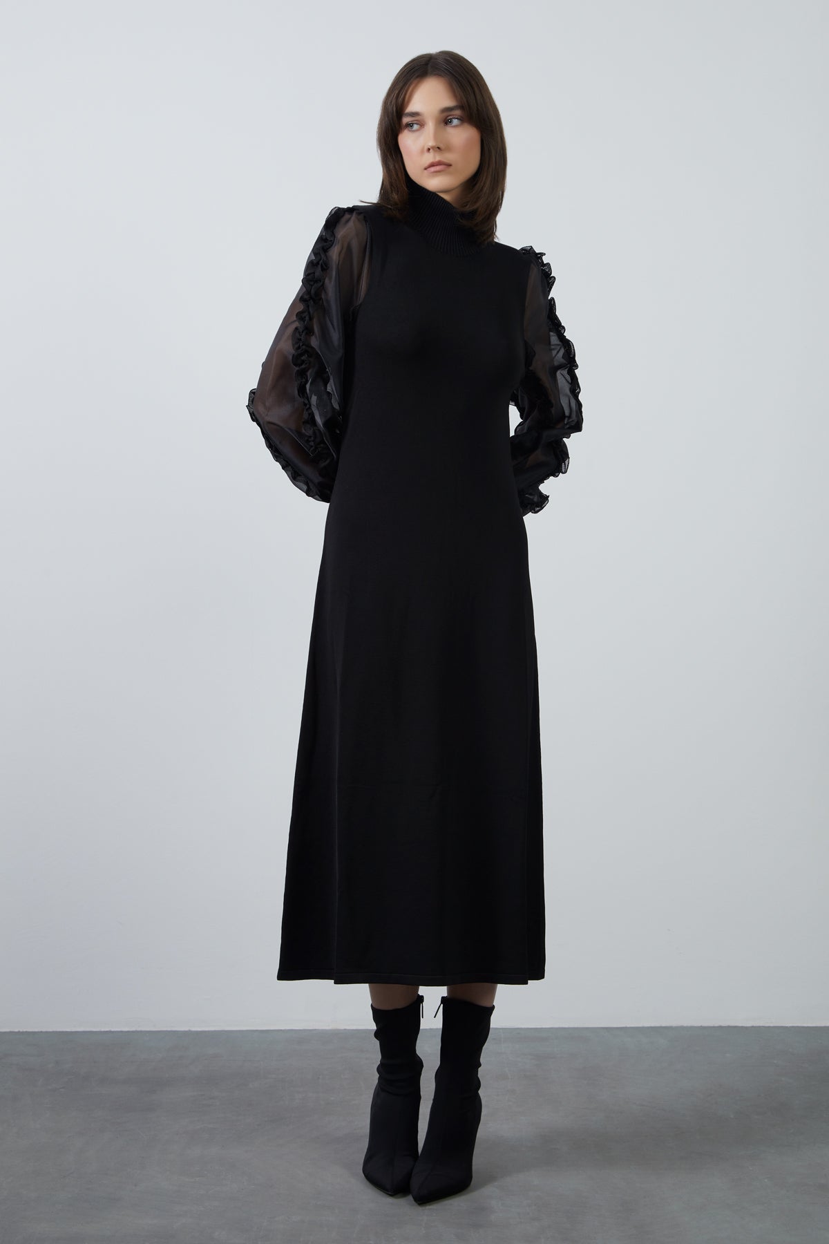 Kolları Transparan Fırfır Detaylı Triko Midi Elbise