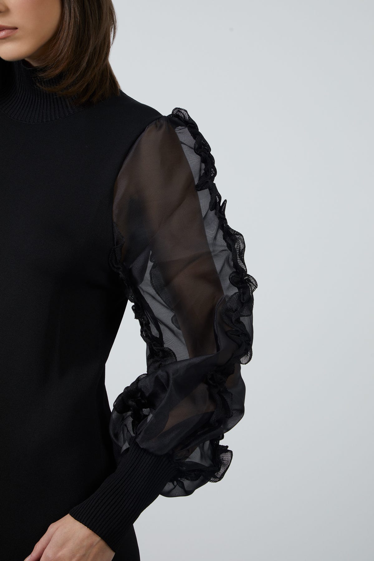 Kolları Transparan Fırfır Detaylı Triko Midi Elbise