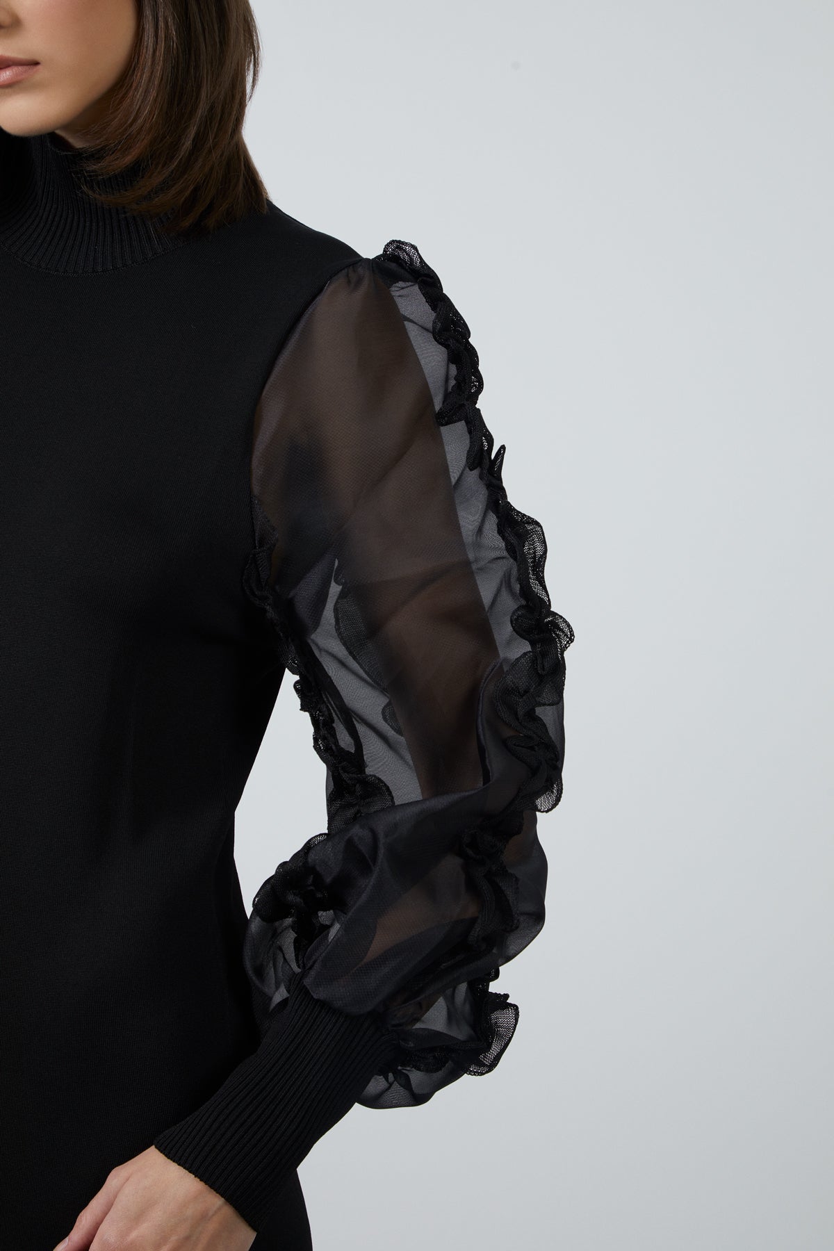 Kolları Transparan Fırfır Detaylı Triko Midi Elbise