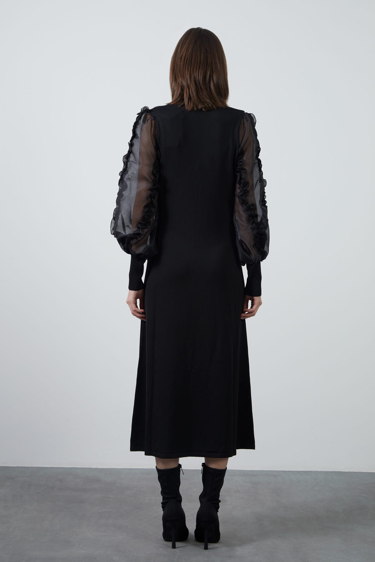 Kolları Transparan Fırfır Detaylı Triko Midi Elbise