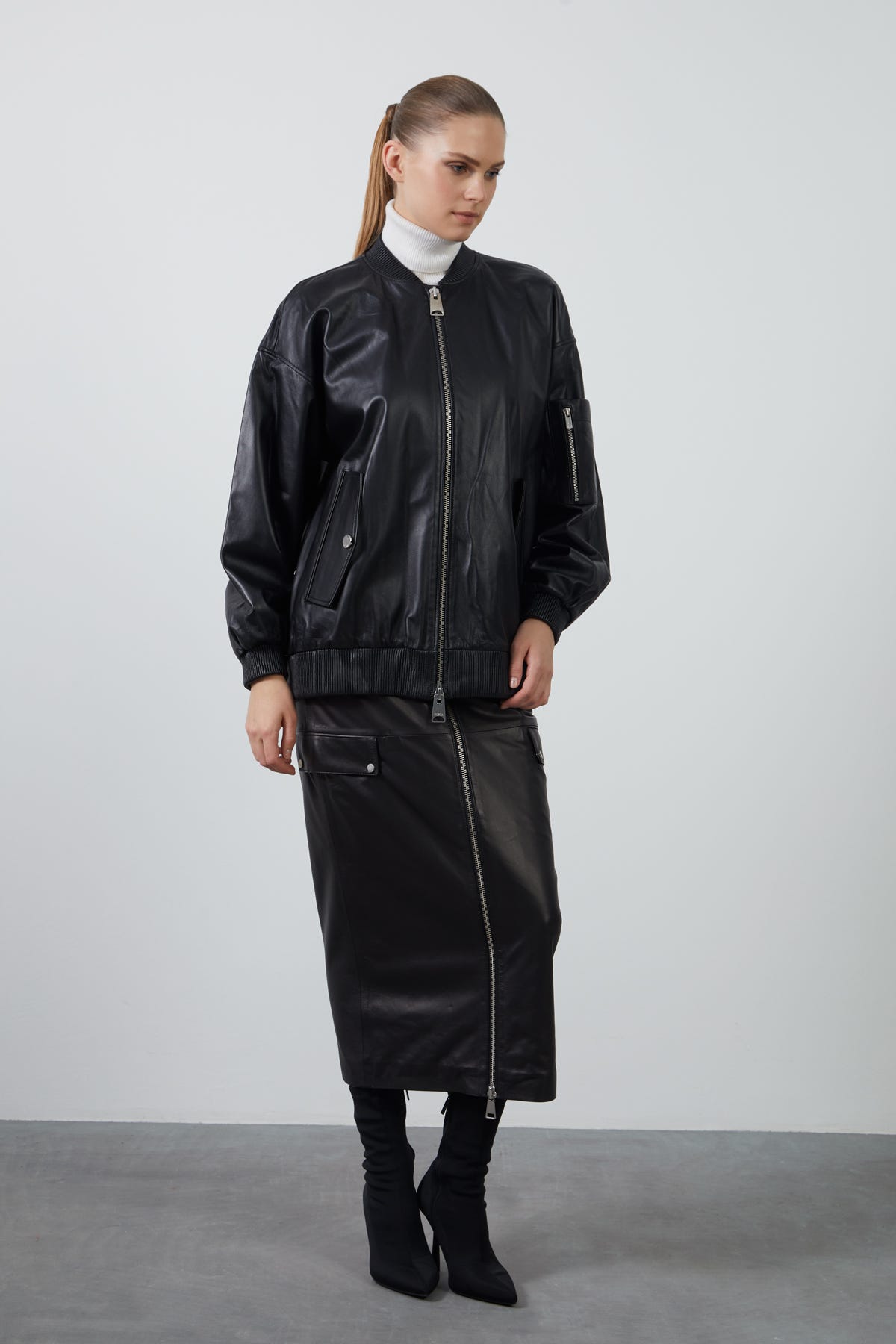 Kol Üzeri Cep Detaylı Manşet Ve Etek Ucu Lastikli Deri Ceket