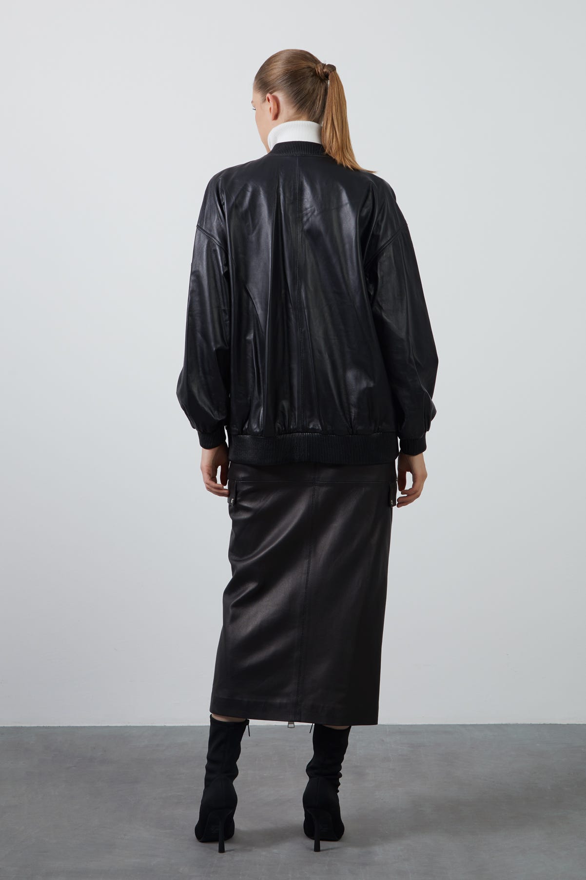 Kol Üzeri Cep Detaylı Manşet Ve Etek Ucu Lastikli Deri Ceket