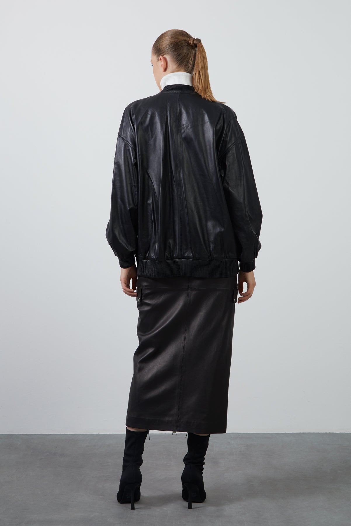 Kol Üzeri Cep Detaylı Manşet Ve Etek Ucu Lastikli Deri Ceket